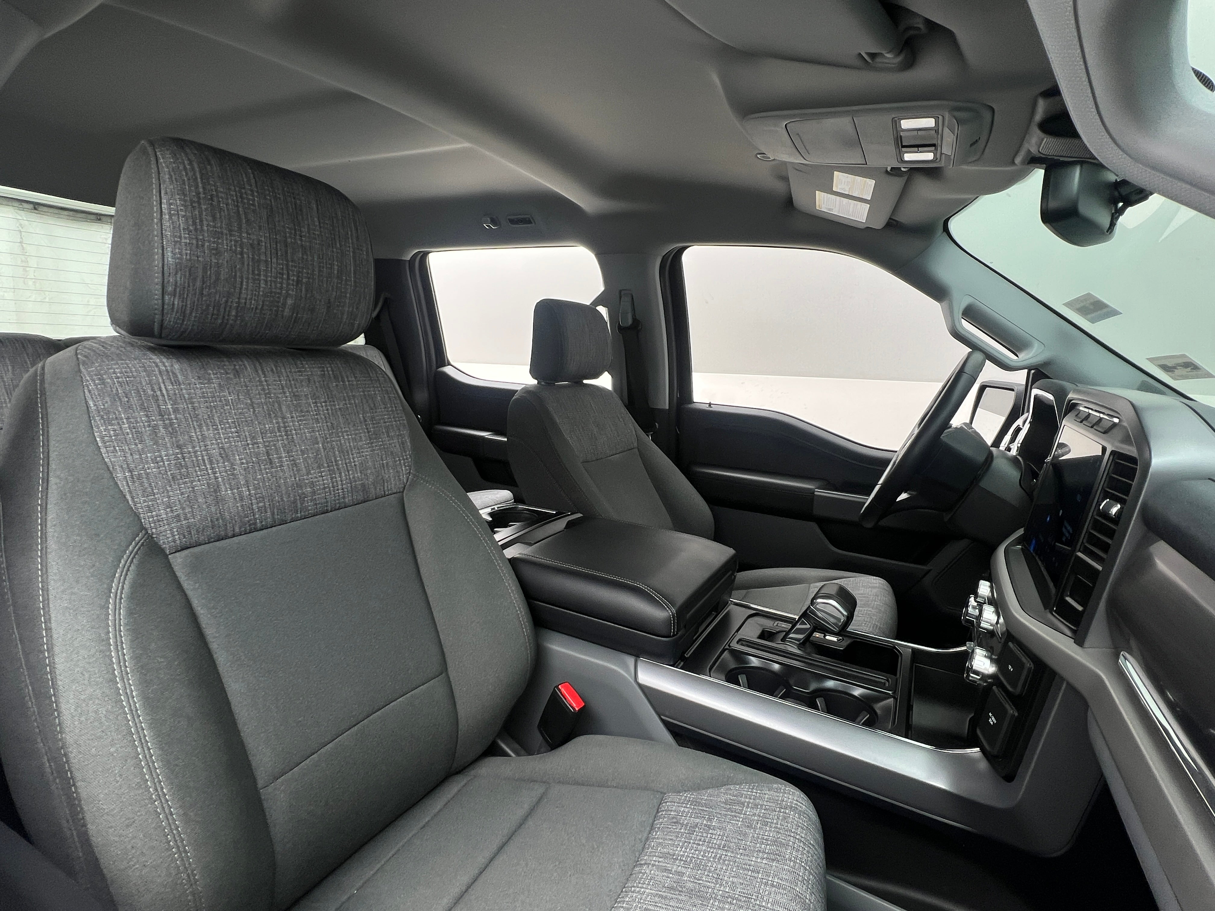 2022 Ford F-150 Lightning XLT 2