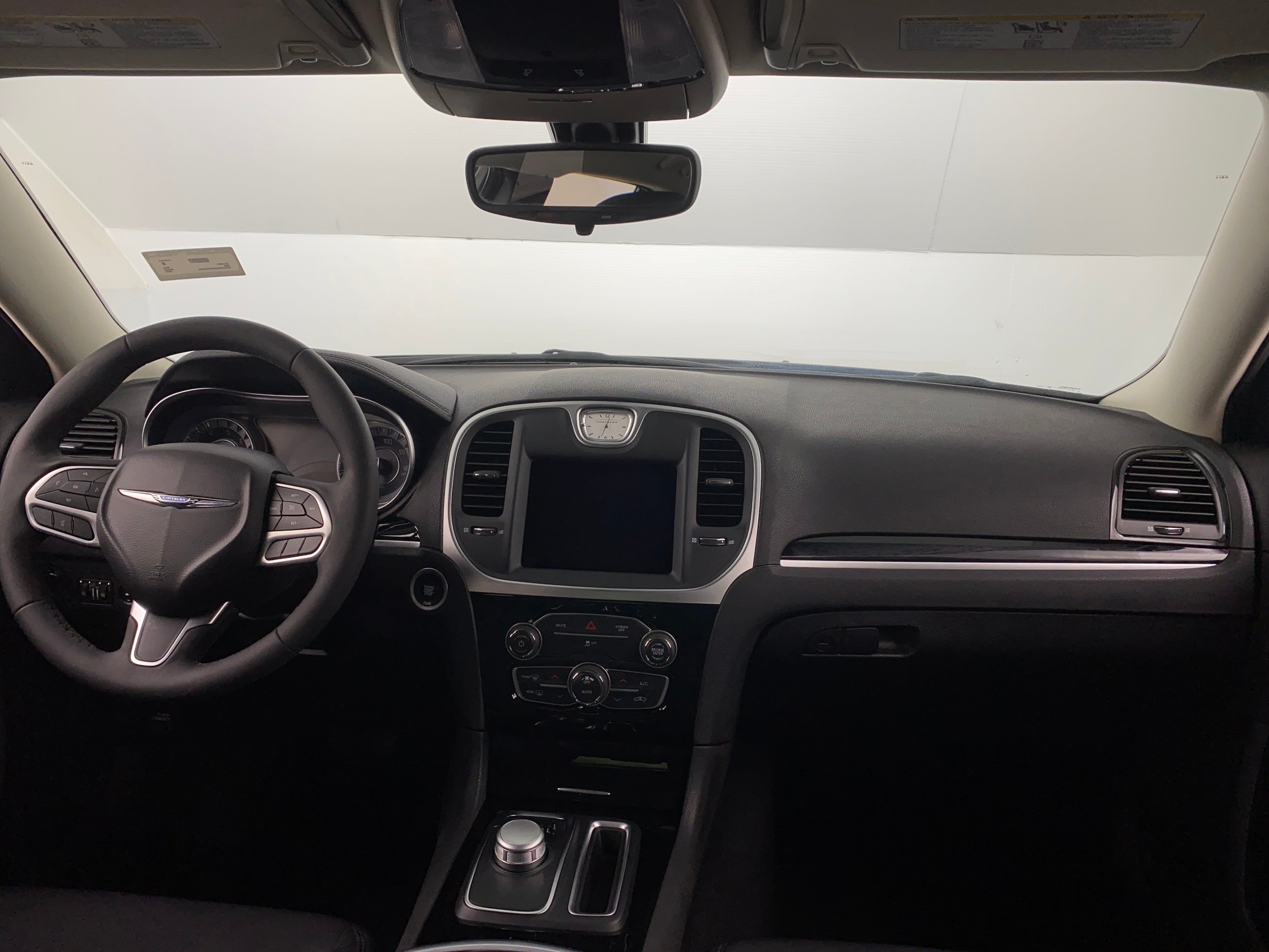2023 Chrysler 300 Touring 3