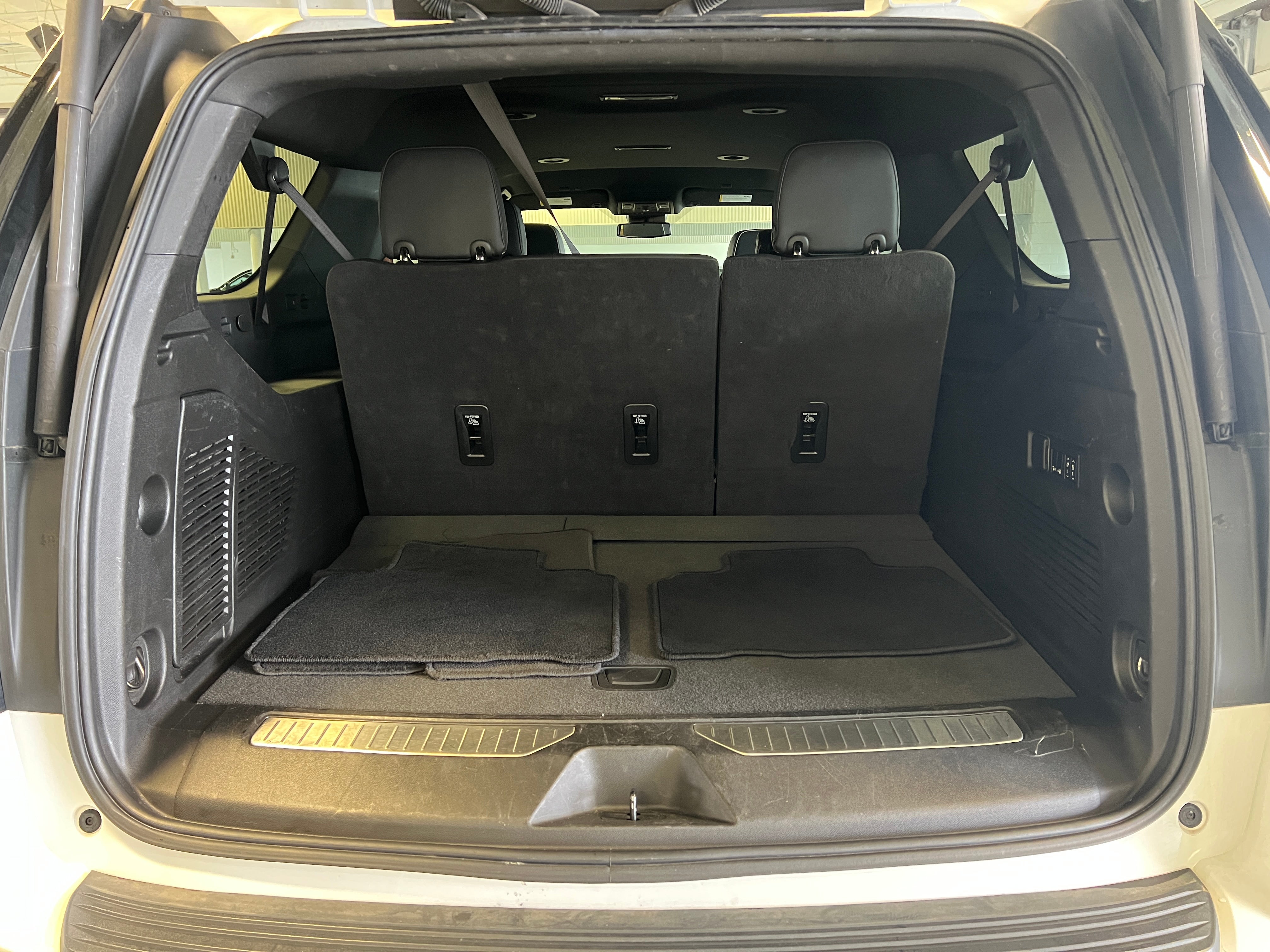 2023 Chevrolet Suburban Premier 6