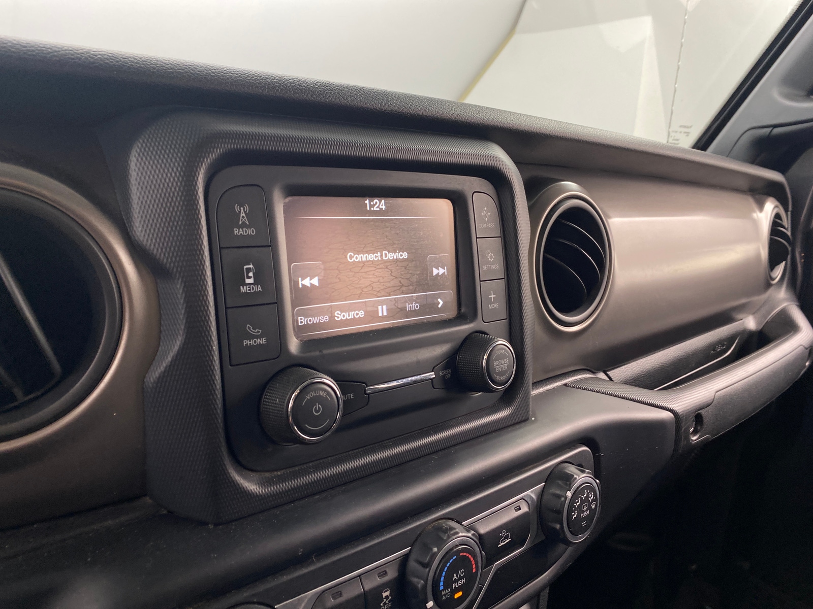 Thumbnail: 2020 Jeep Gladiator - 4