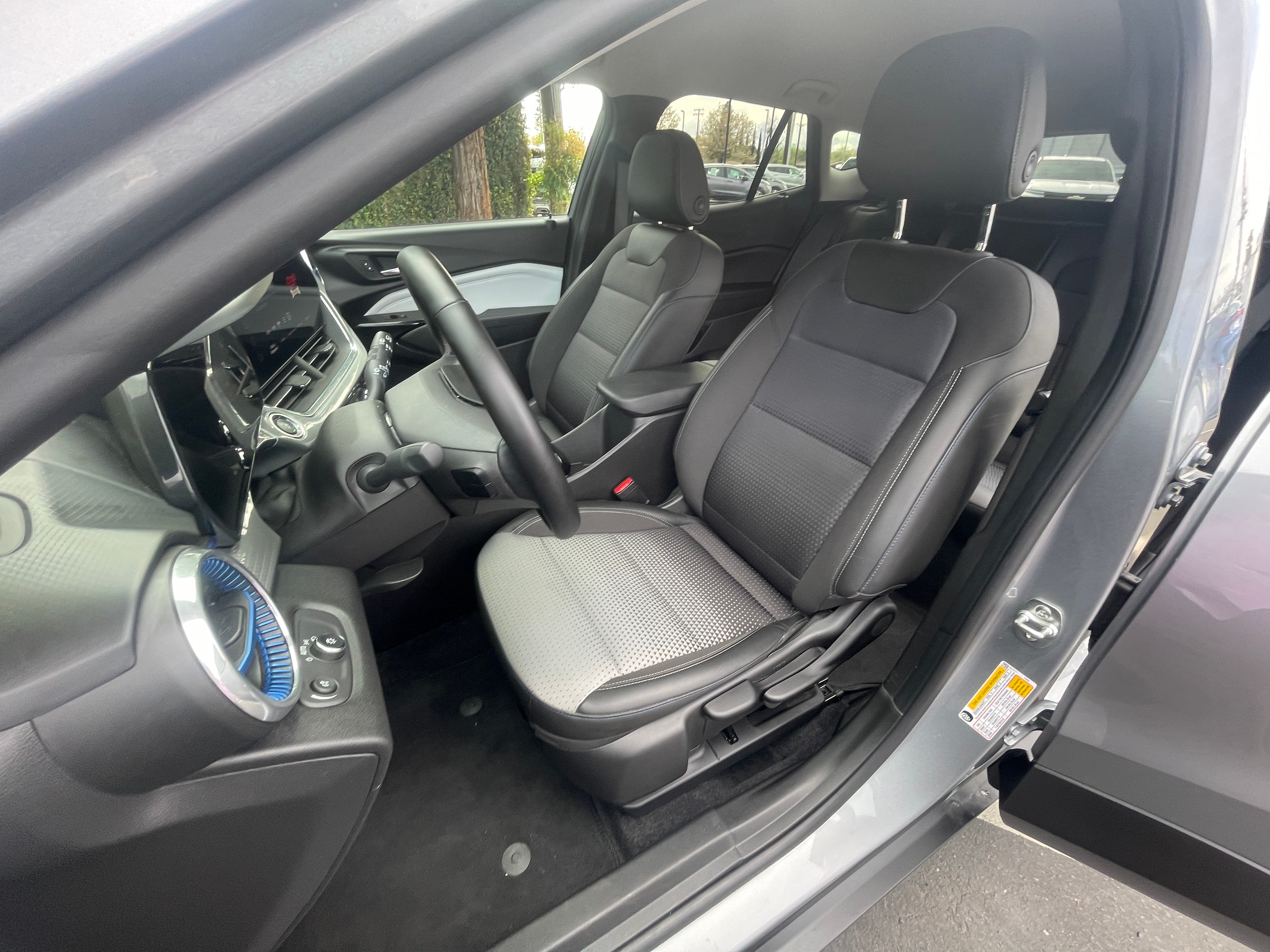 2024 Chevrolet Trax LT 2