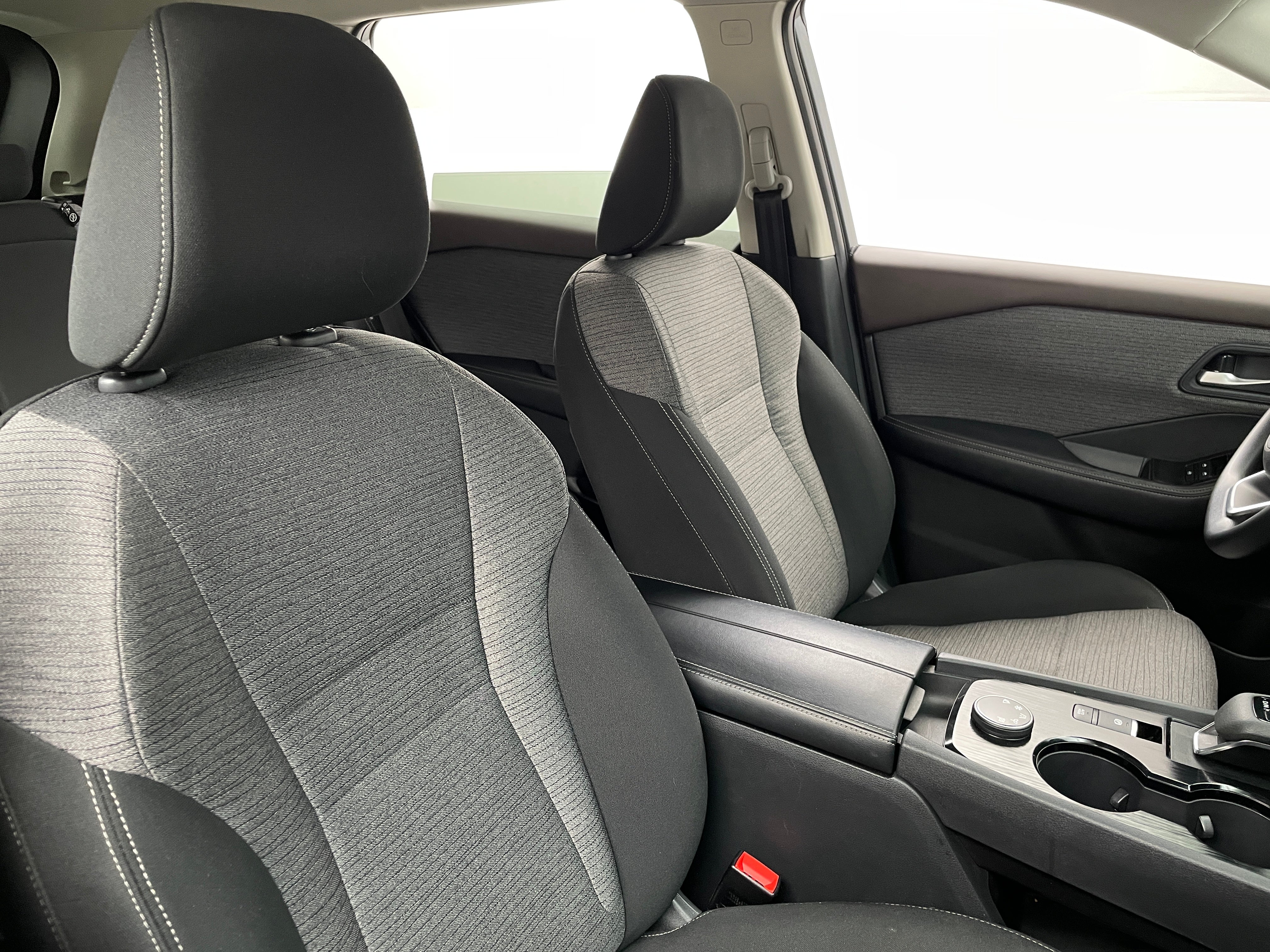 2023 Nissan Rogue SV 2
