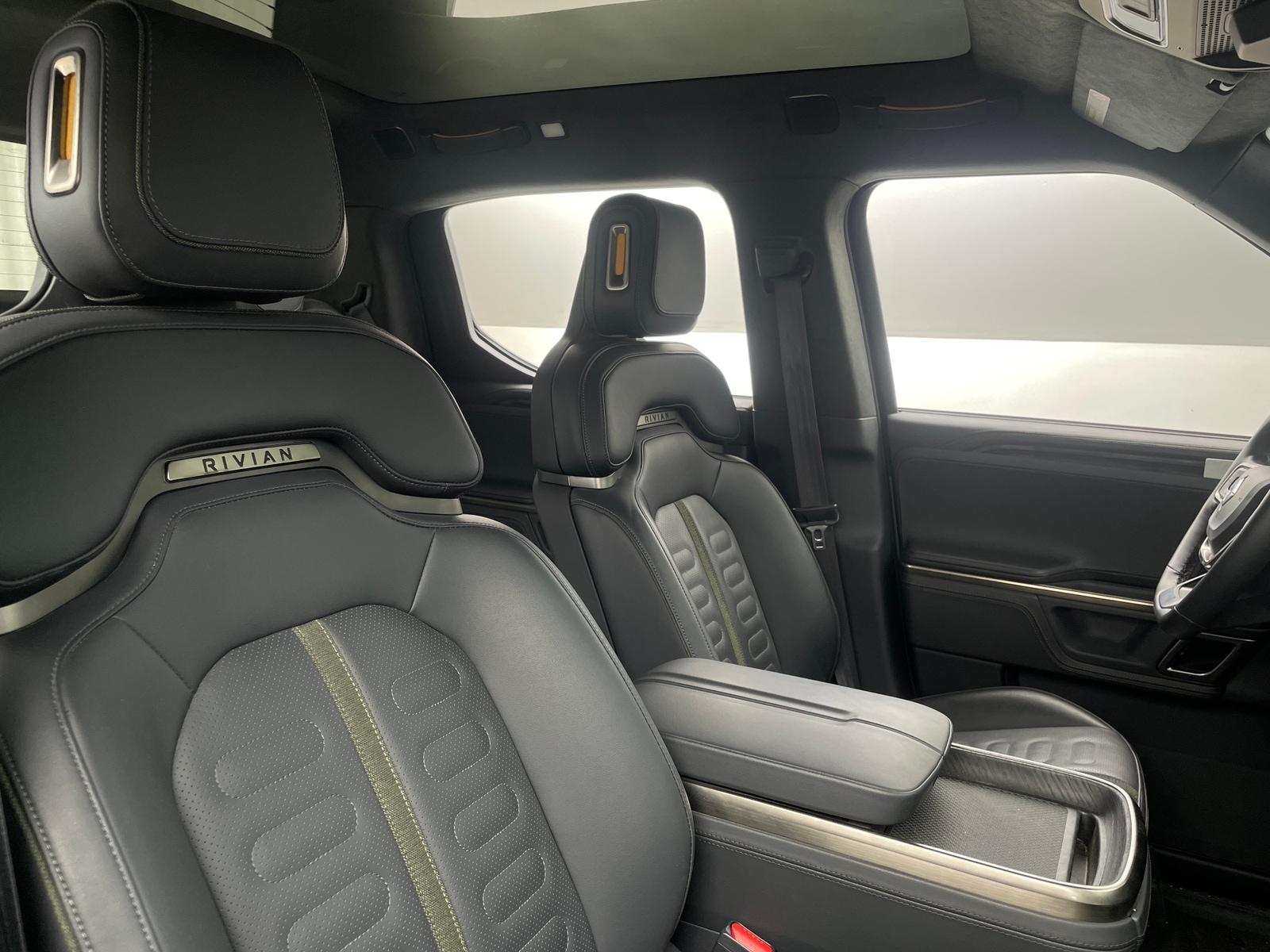Thumbnail: 2022 Rivian R1T - 2