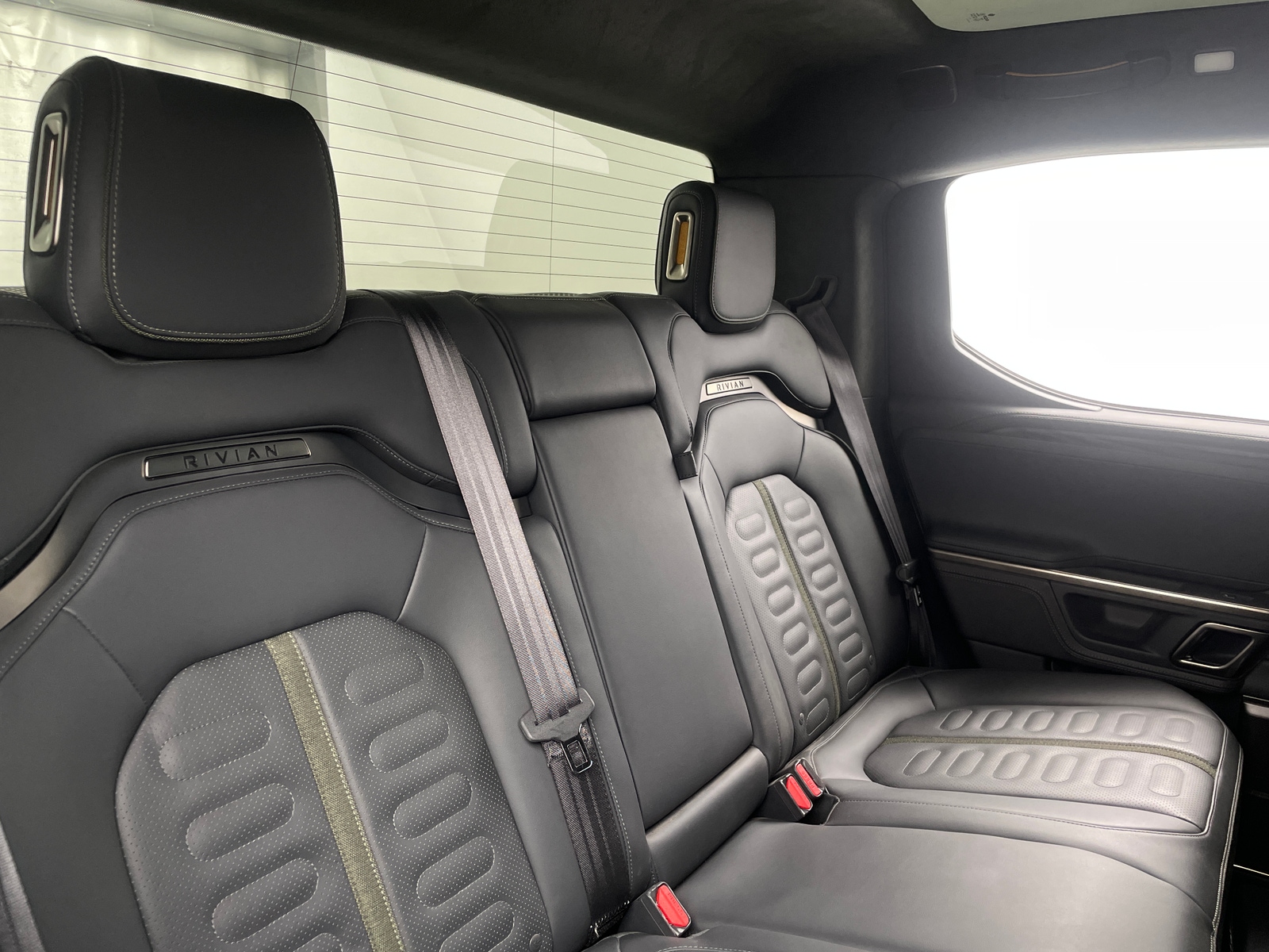 Thumbnail: 2022 Rivian R1T - 6