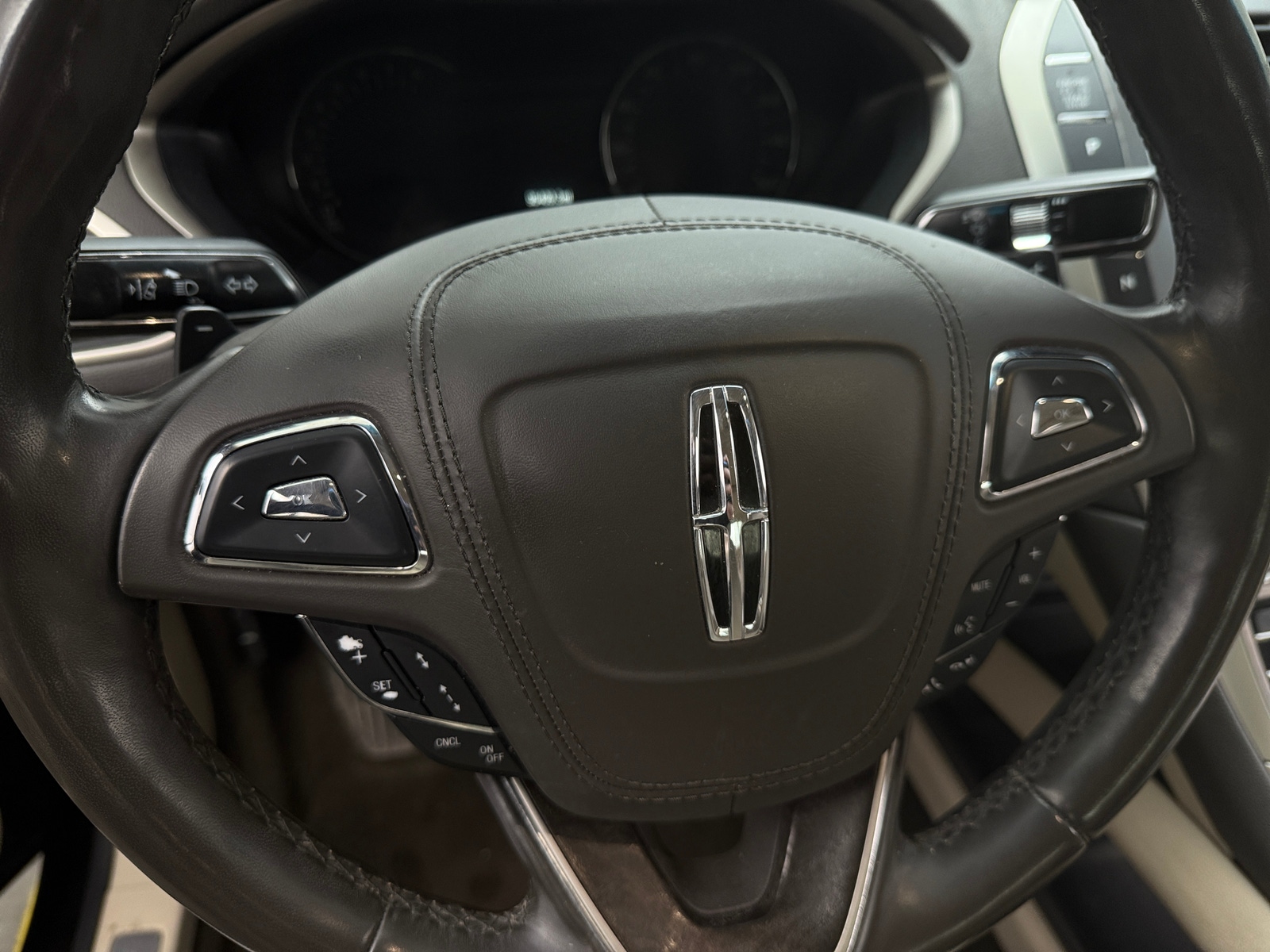 Thumbnail: 2019 Lincoln MKZ - 4