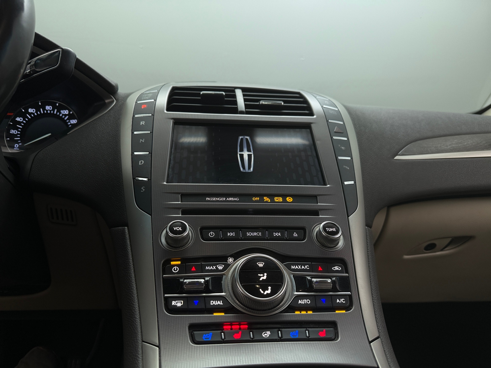 Thumbnail: 2019 Lincoln MKZ - 3