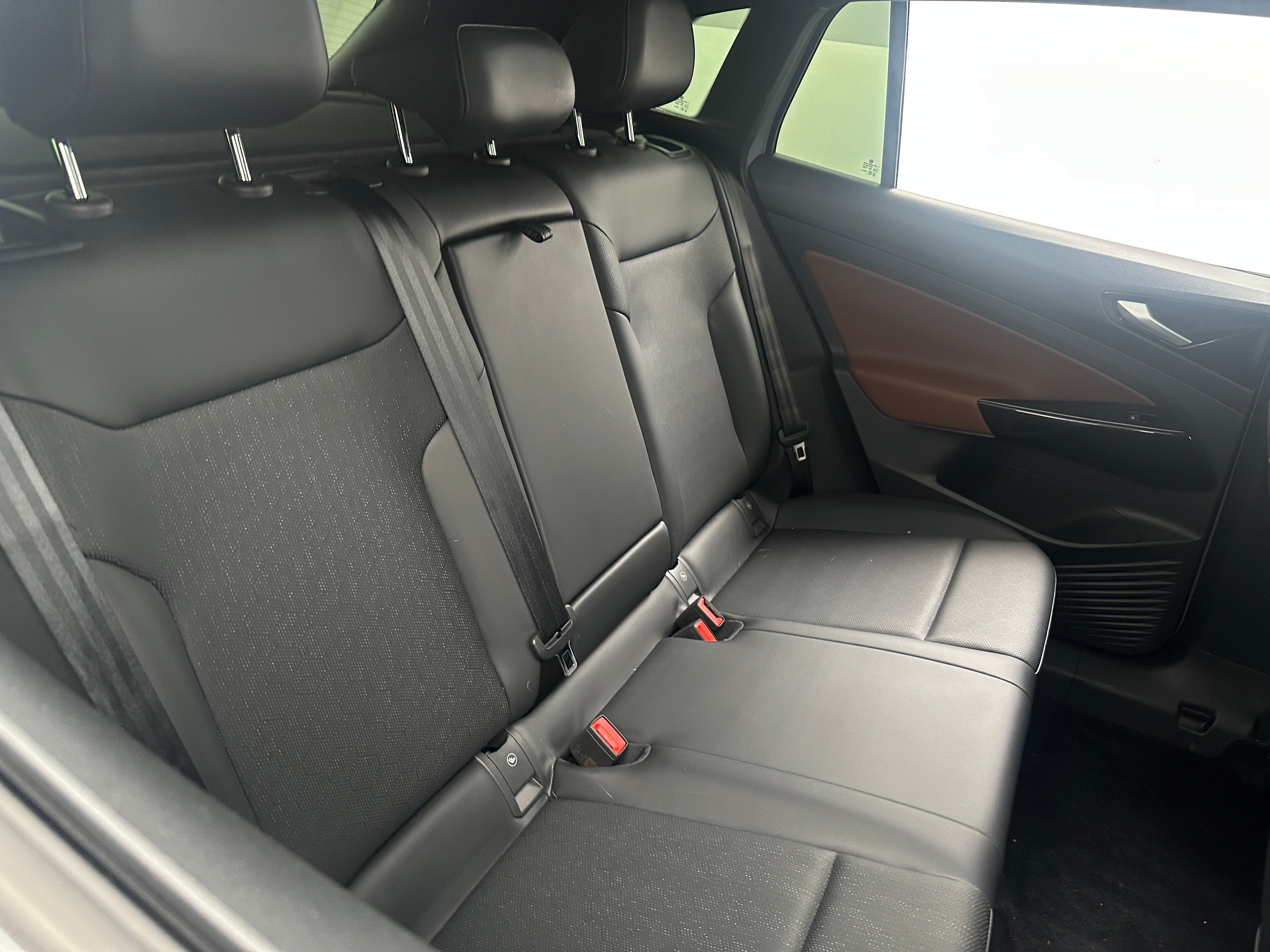 2021 Volkswagen ID.4 Pro S 6