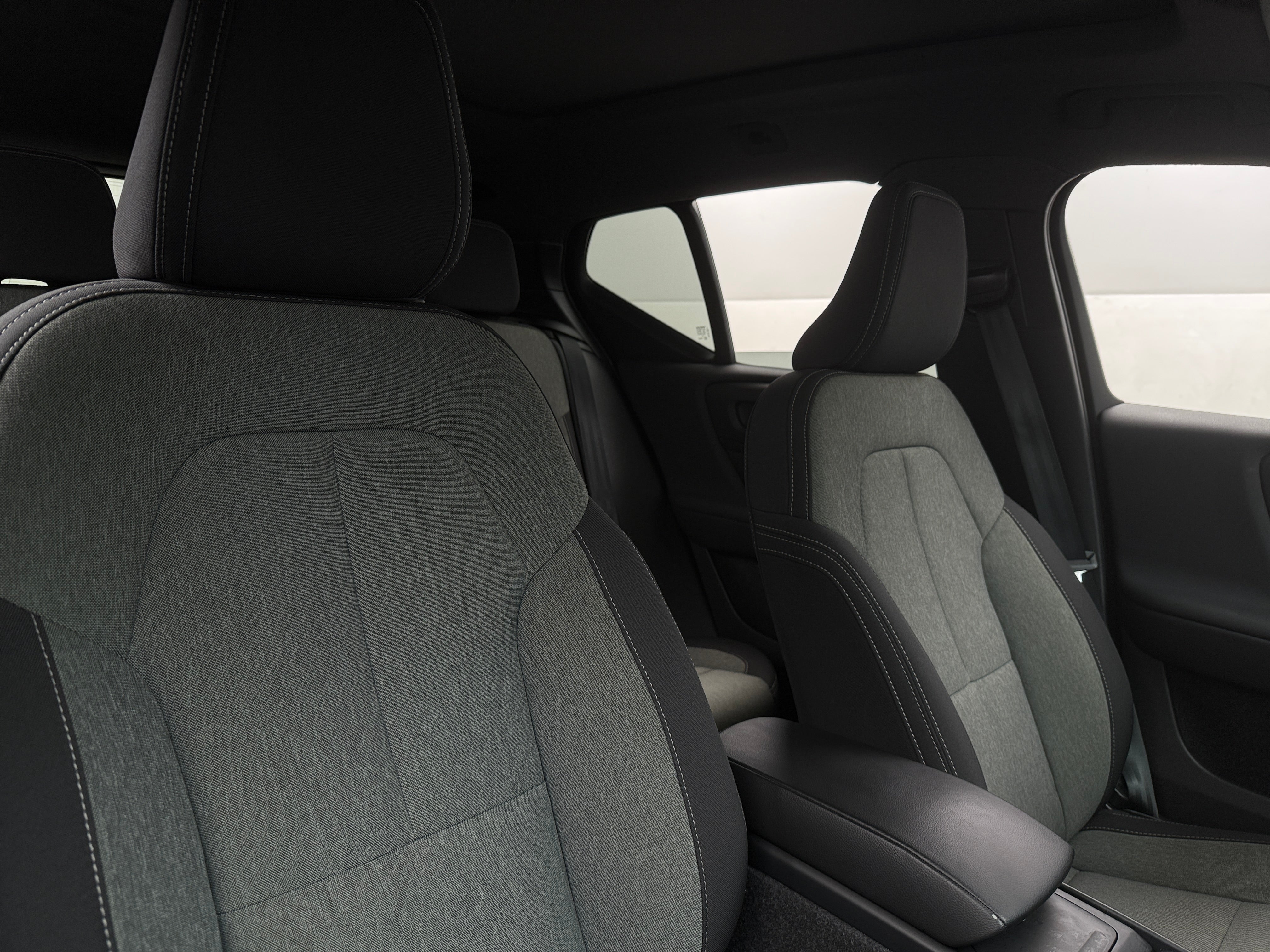 2024 Volvo XC40 B5 Core 2