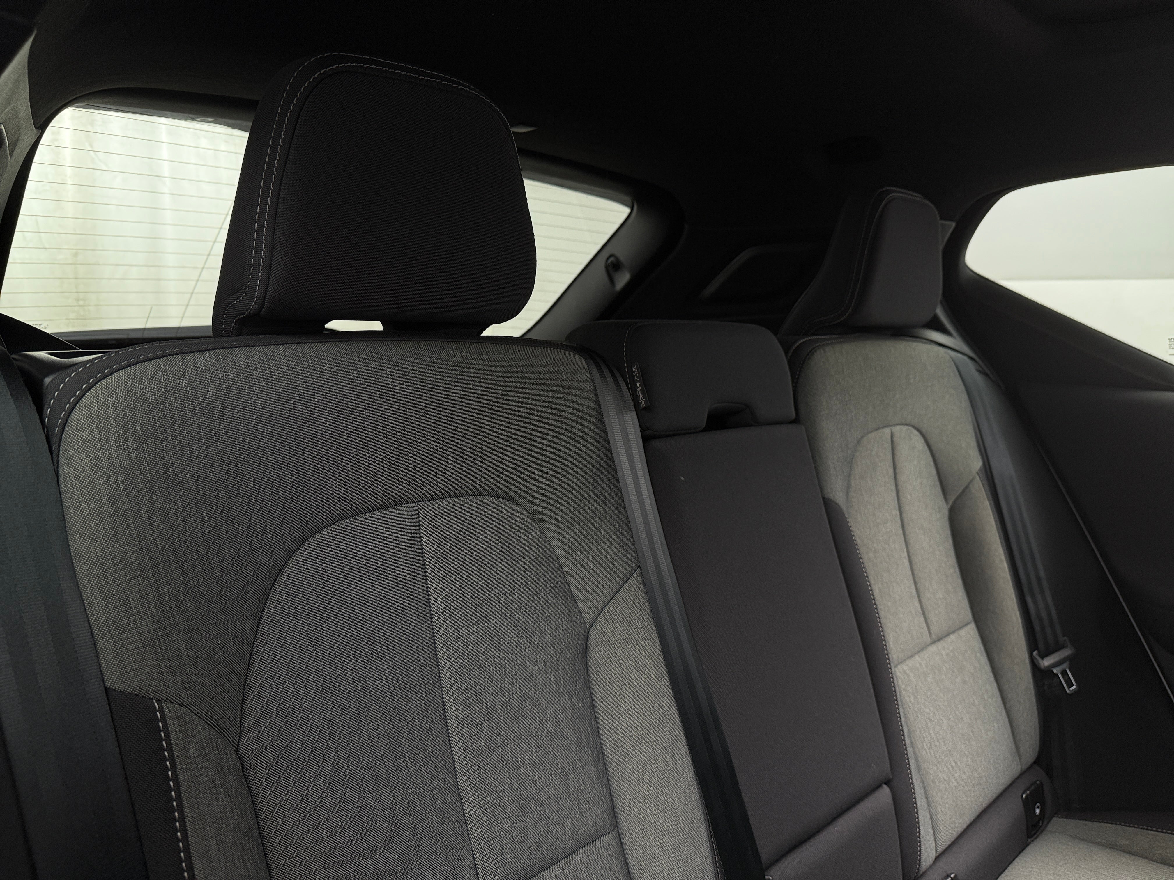 2024 Volvo XC40 B5 Core 6