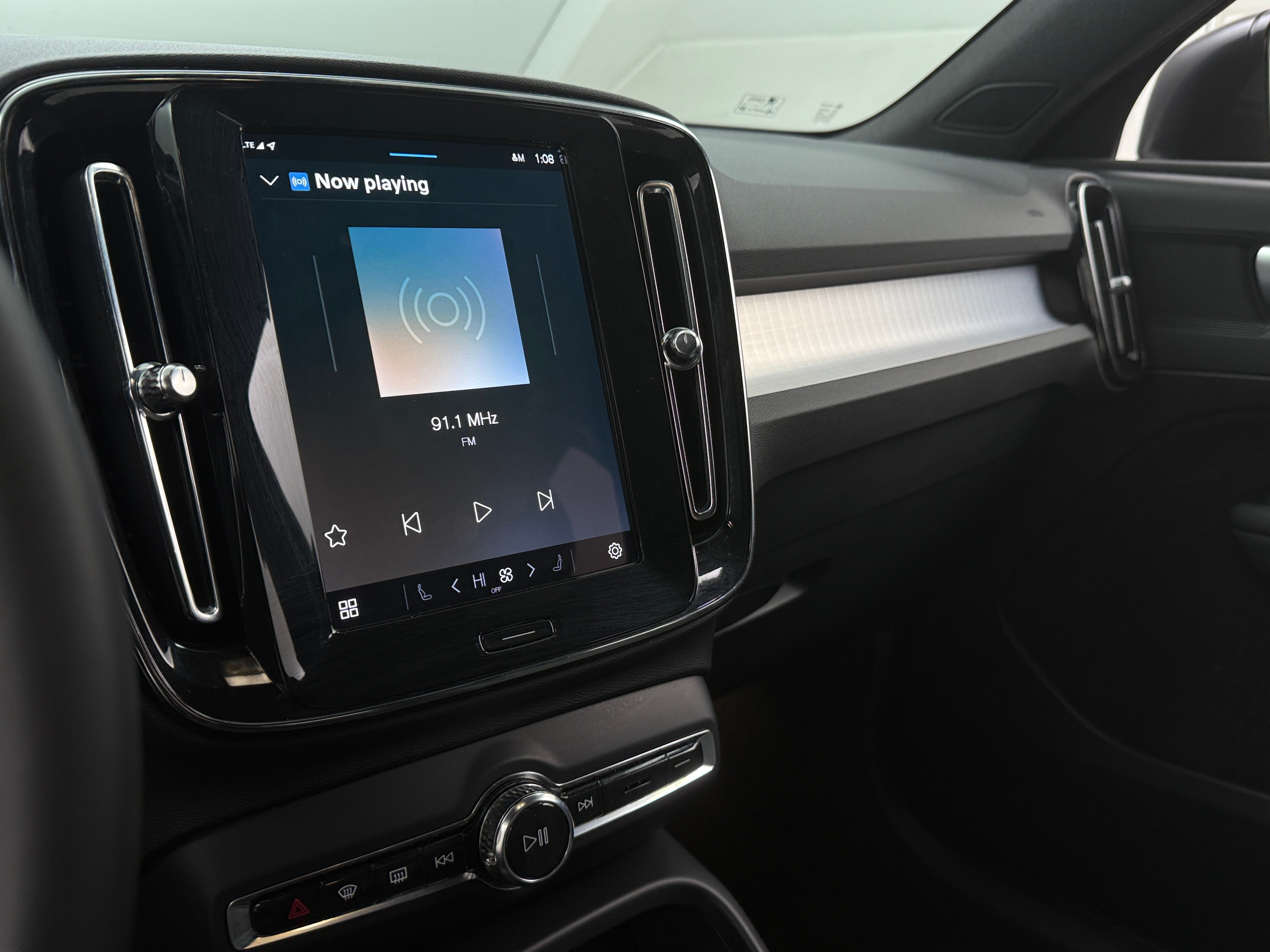 2024 Volvo XC40 B5 Core 4