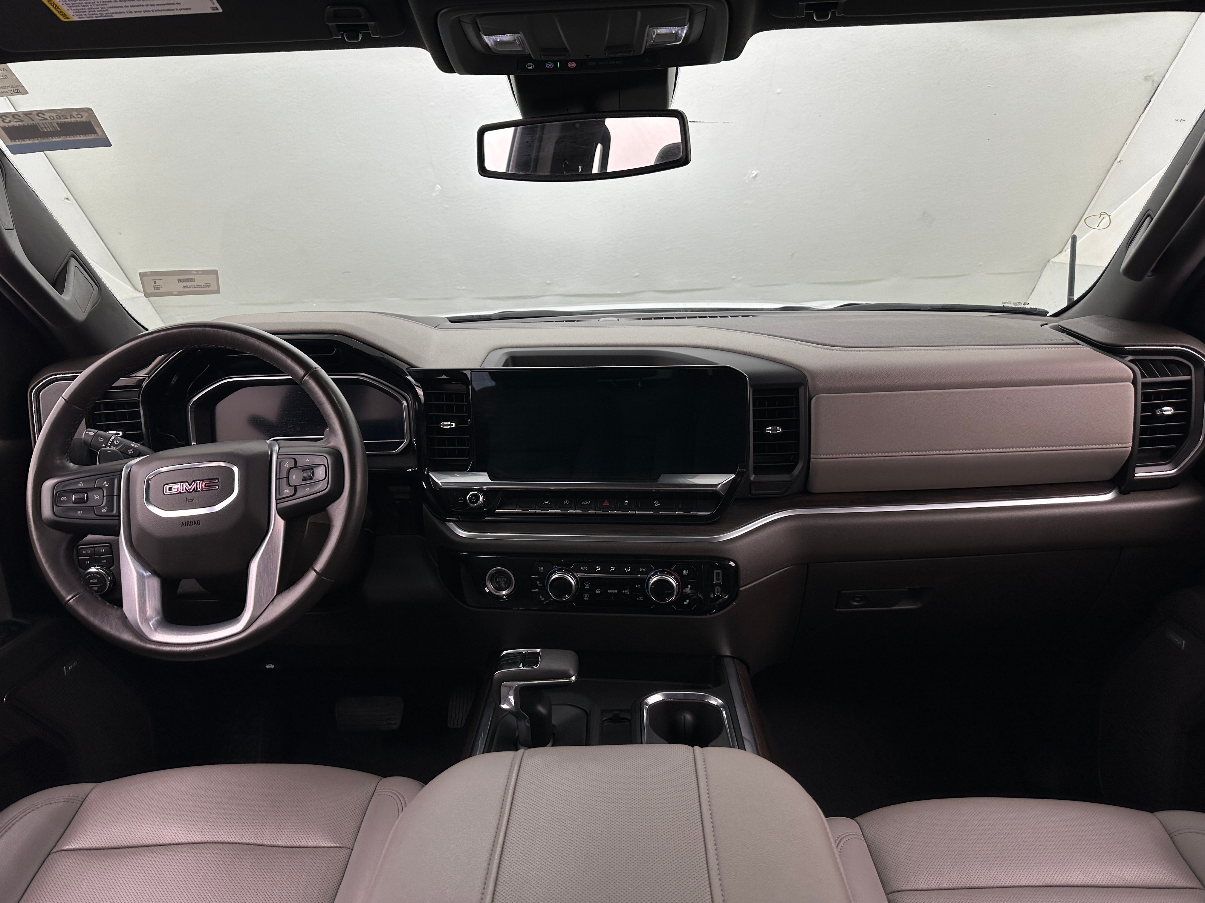 2023 GMC Sierra 1500 SLT 2