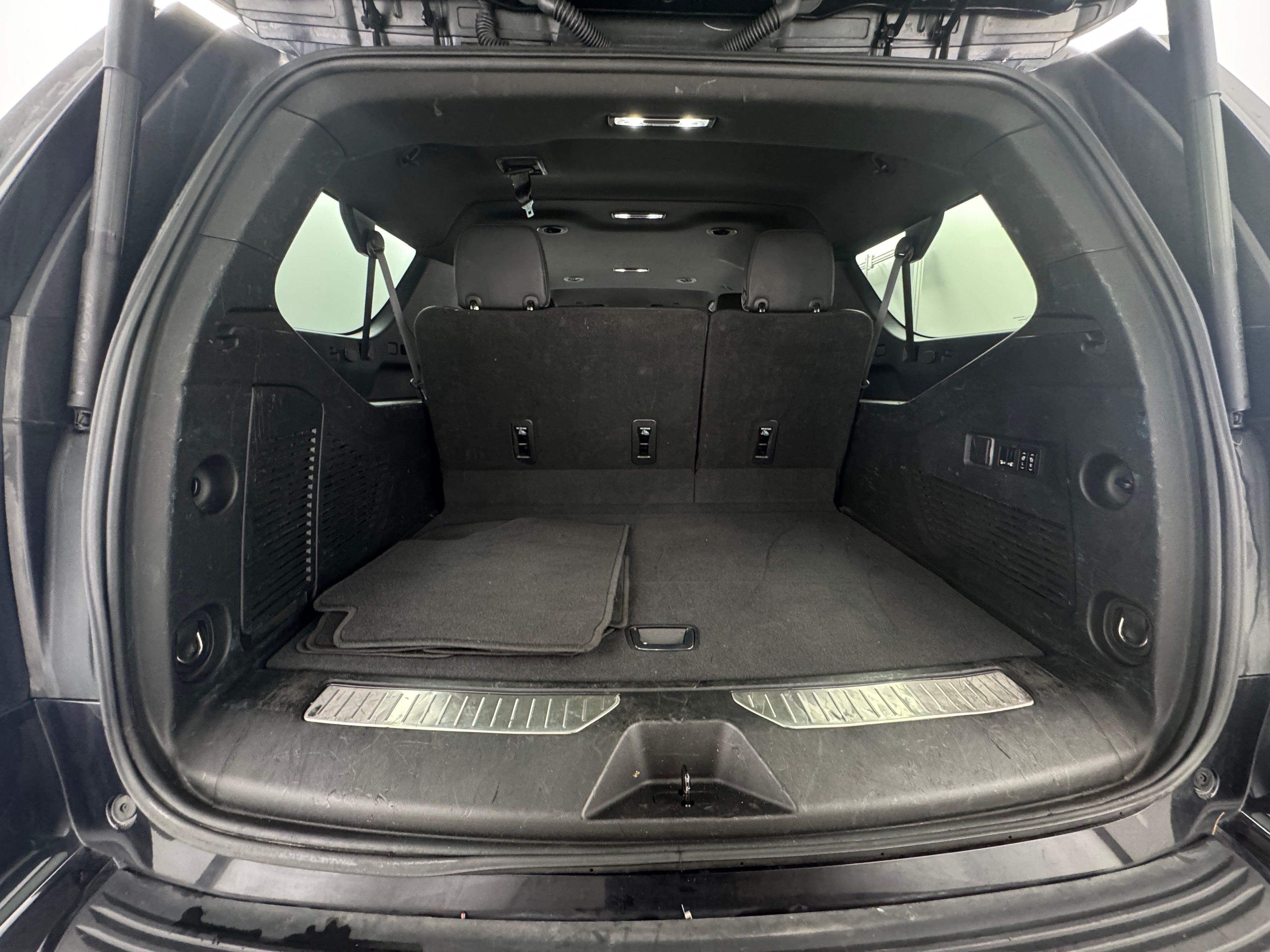 2023 Chevrolet Suburban Premier 7