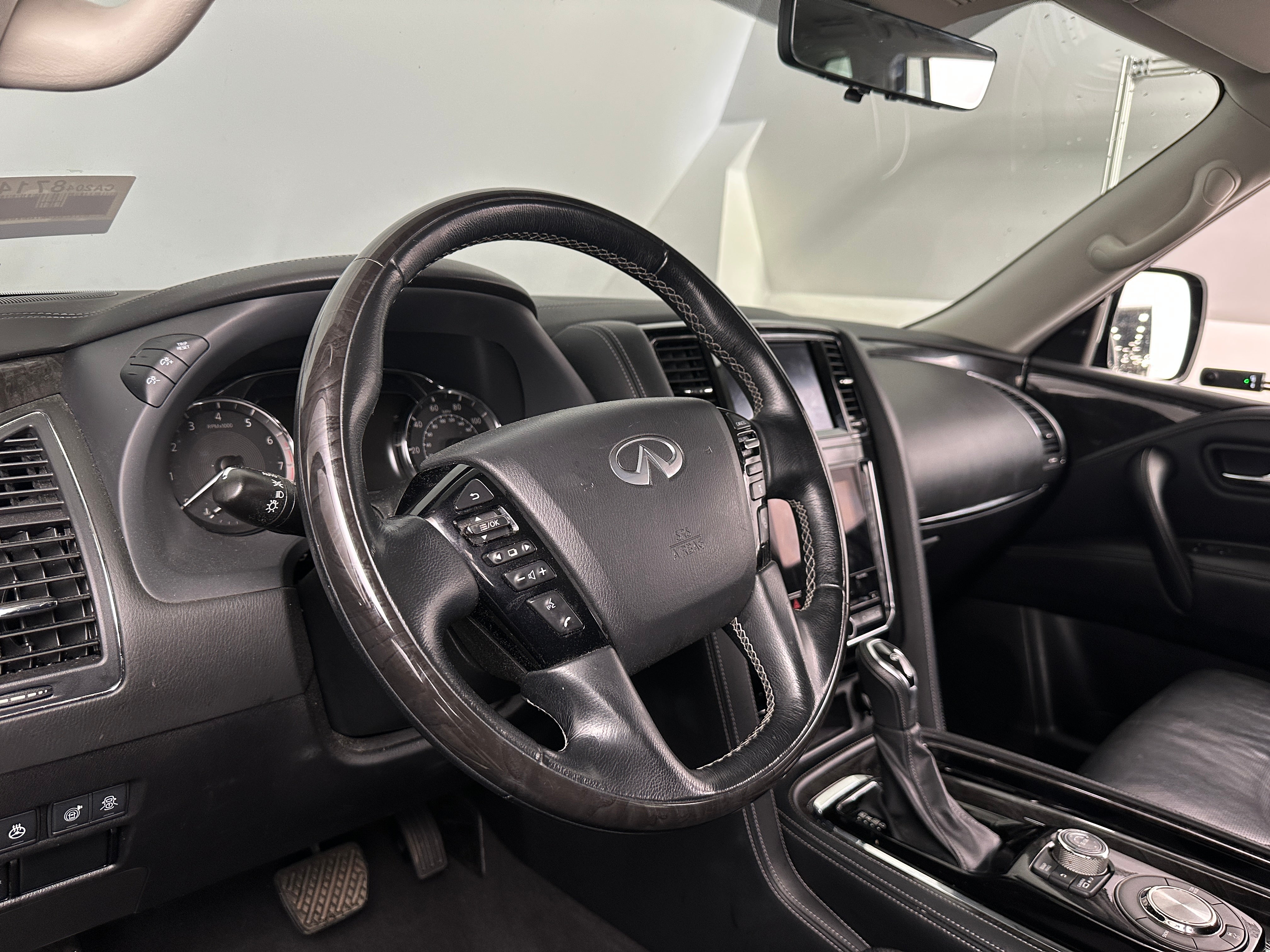 2021 INFINITI QX80 Luxe 2