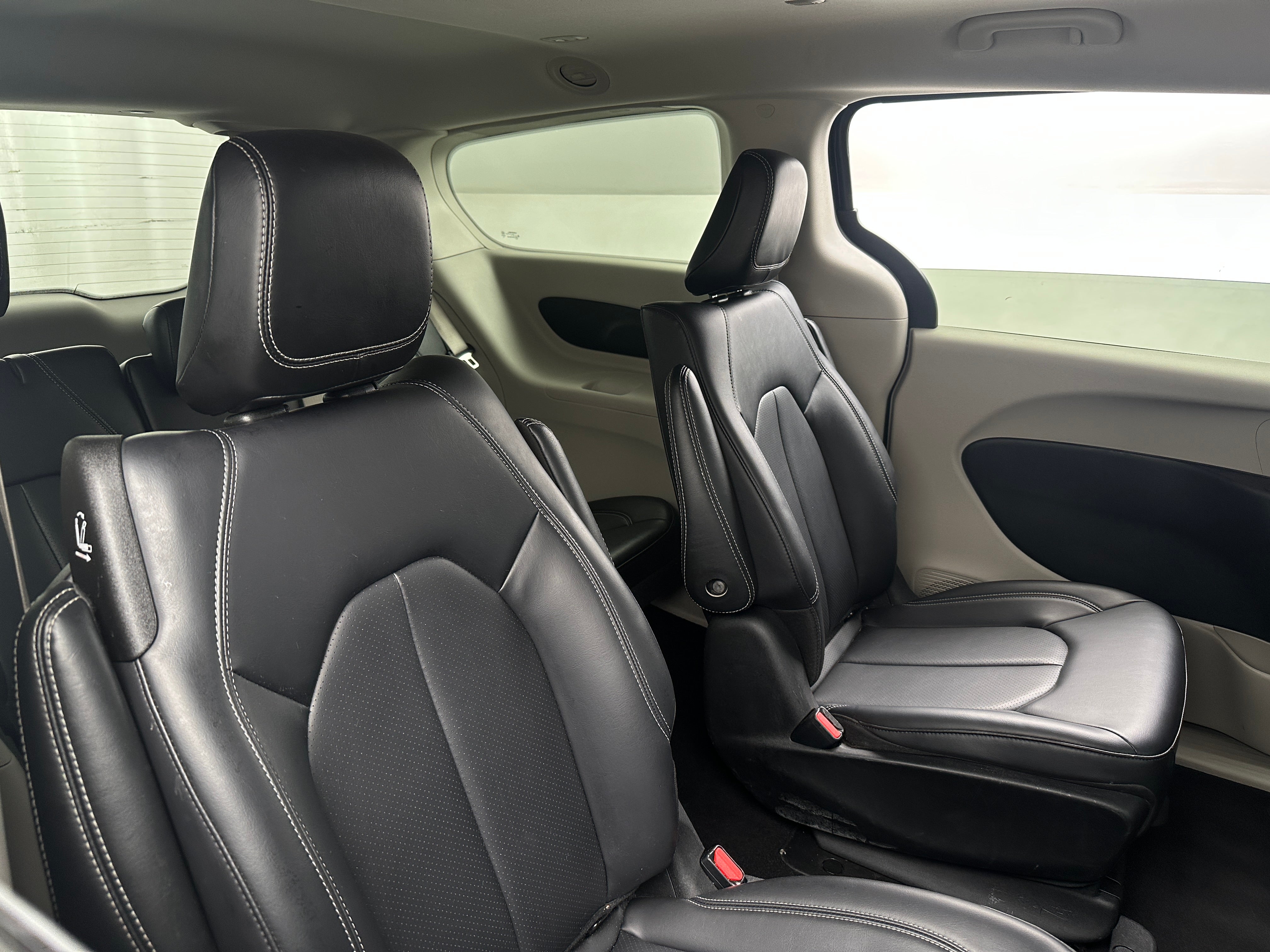 2024 Chrysler Pacifica Hybrid Select 6