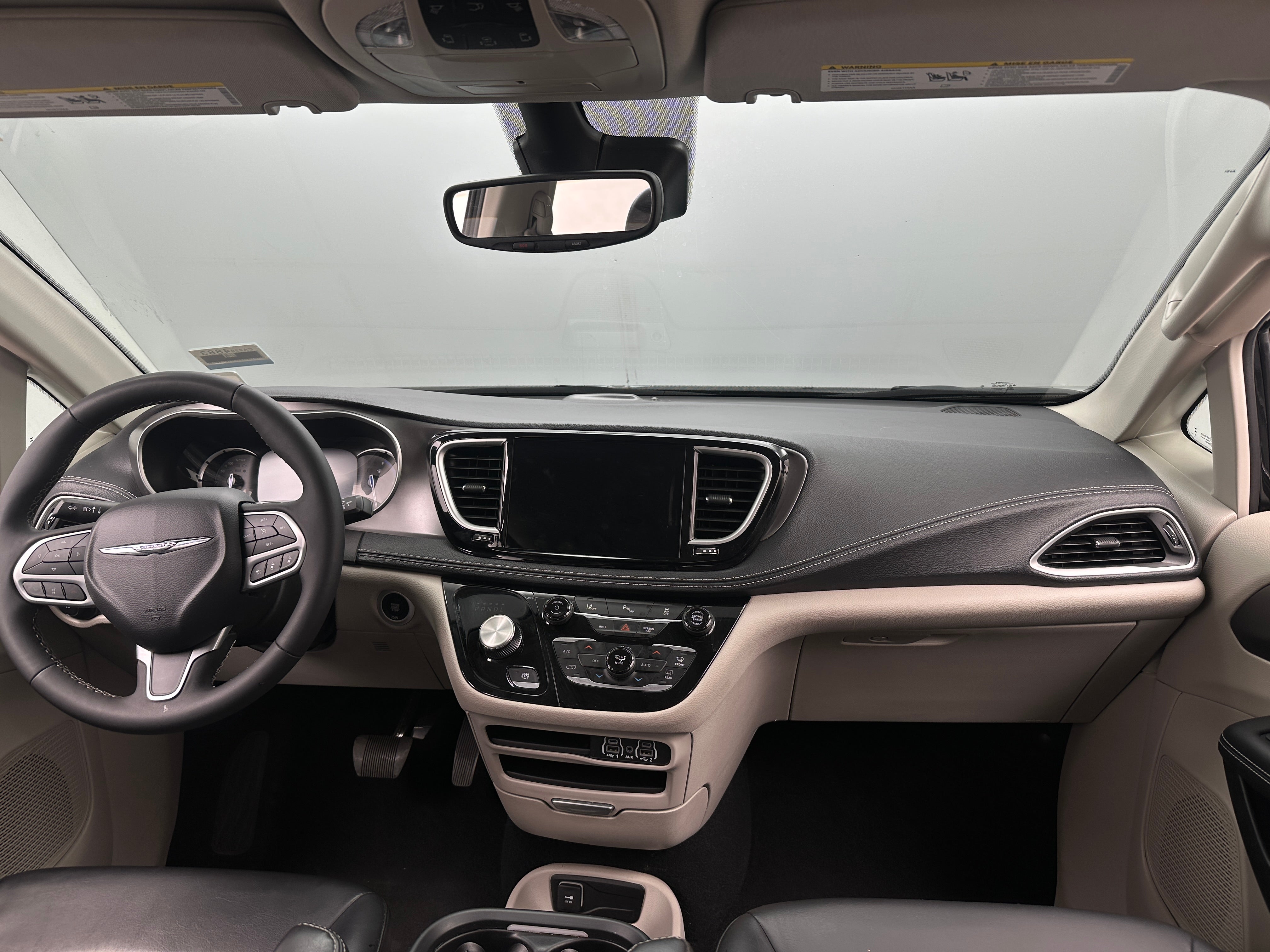2024 Chrysler Pacifica Hybrid Select 3