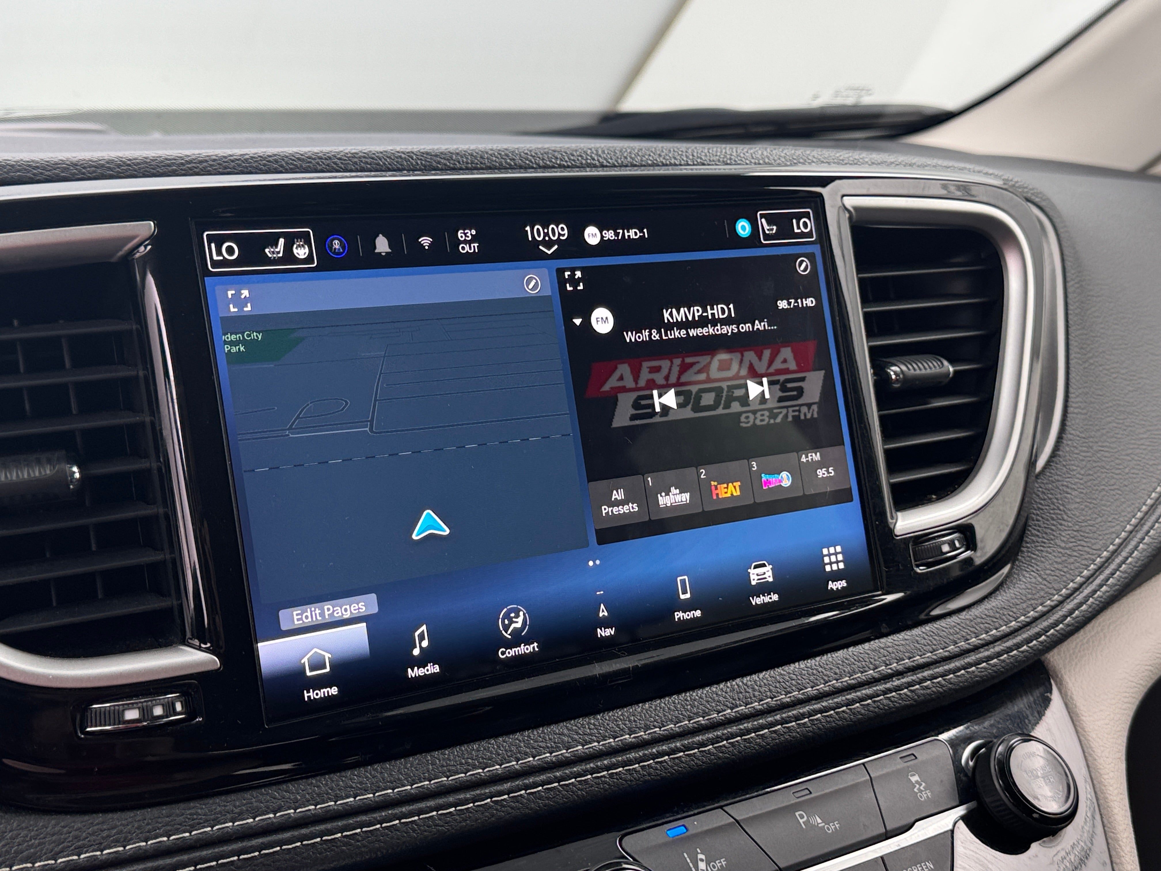 2024 Chrysler Pacifica Hybrid Select 4