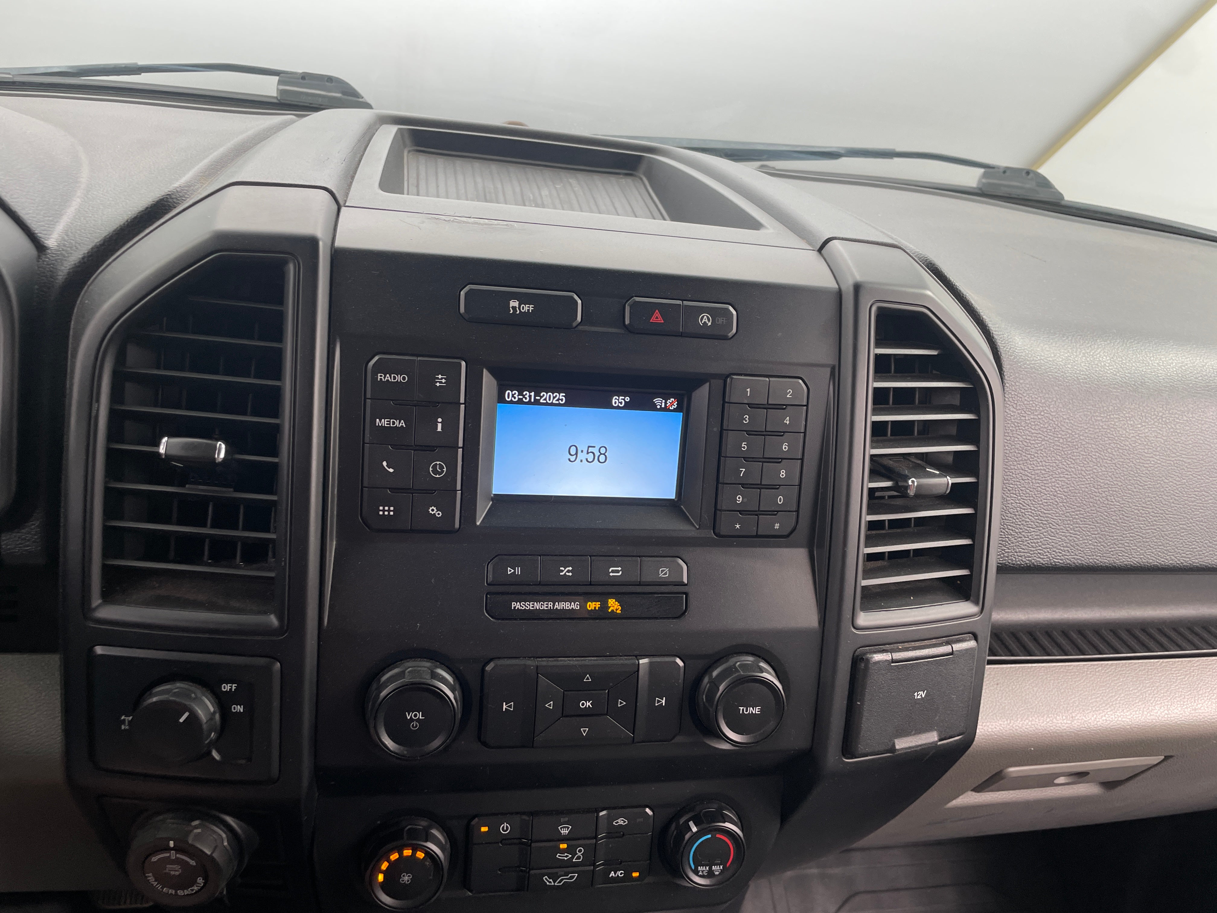 2019 Ford Econoline E-150 4