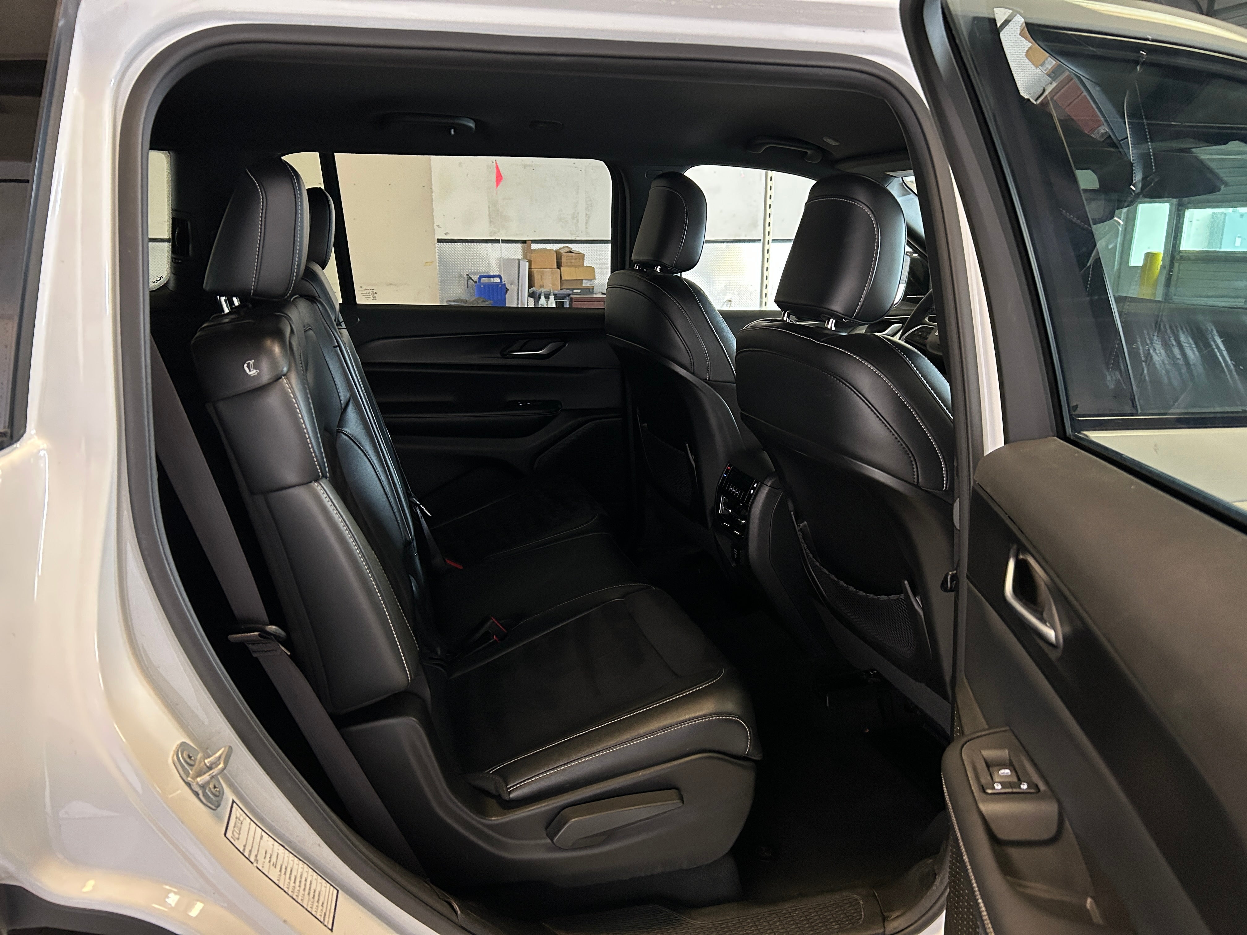 2023 Jeep Grand Cherokee L Altitude 6