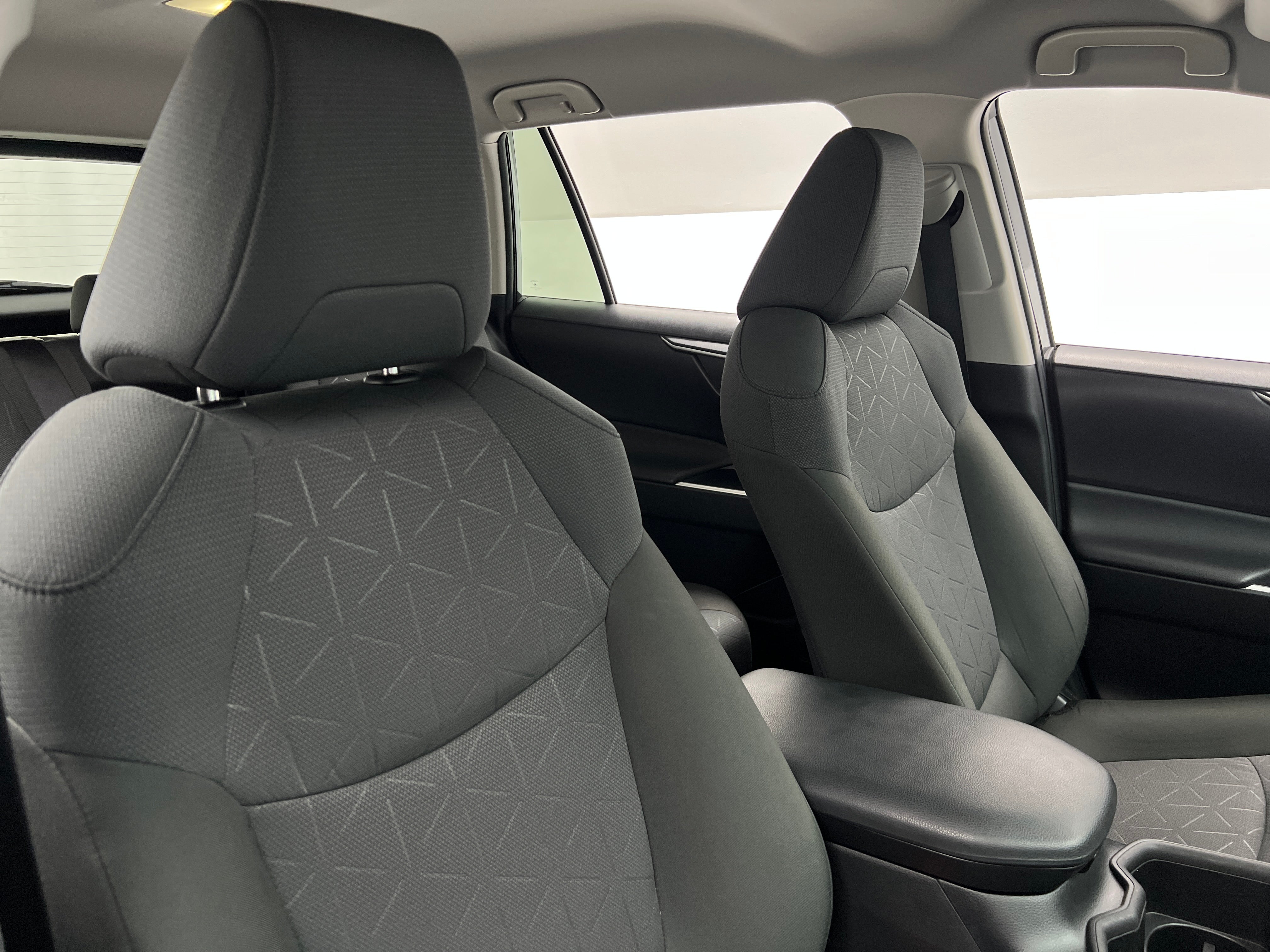 2023 Toyota RAV4 XLE 2