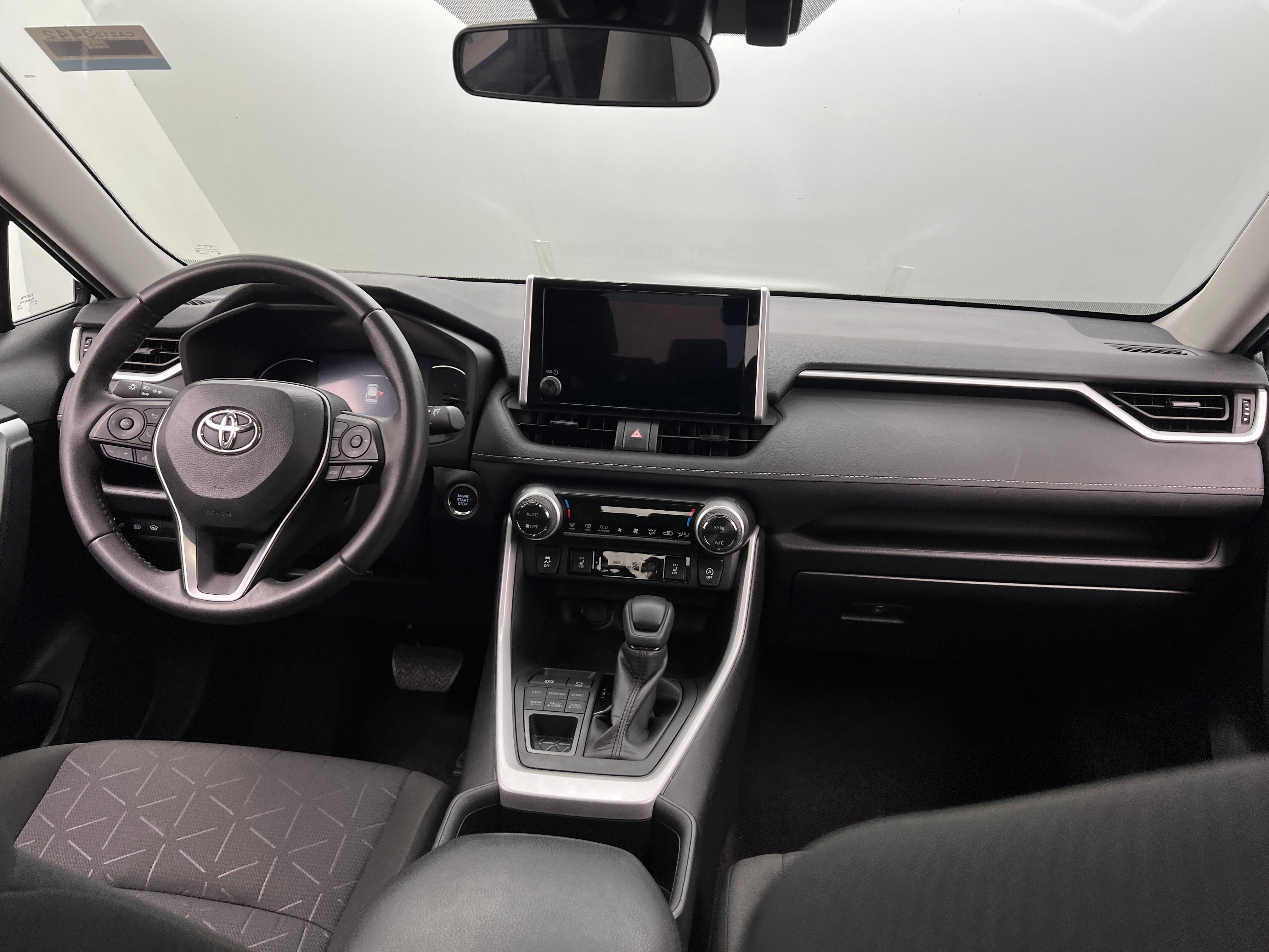 2023 Toyota RAV4 XLE 3