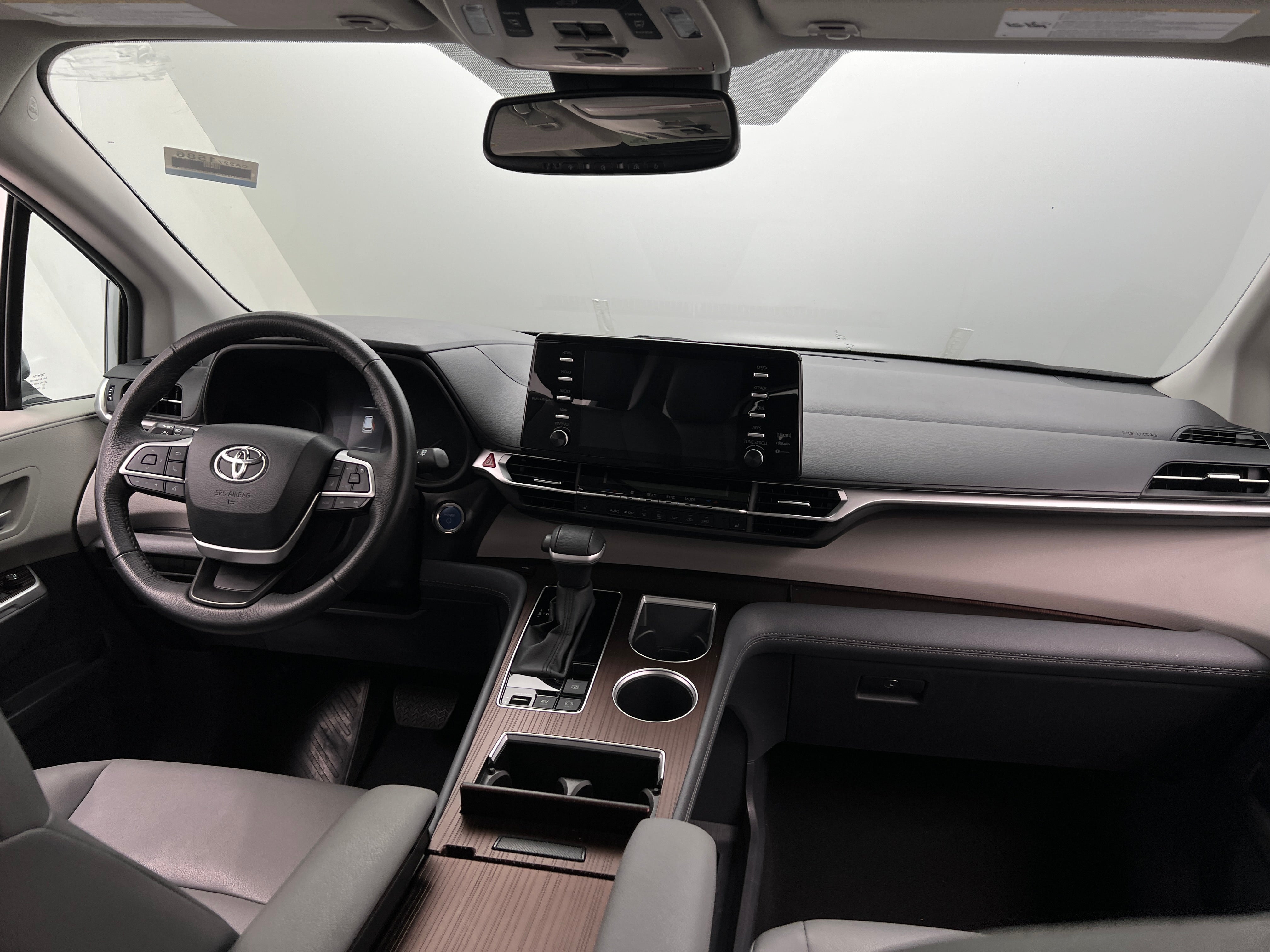 2024 Toyota Sienna XLE 2