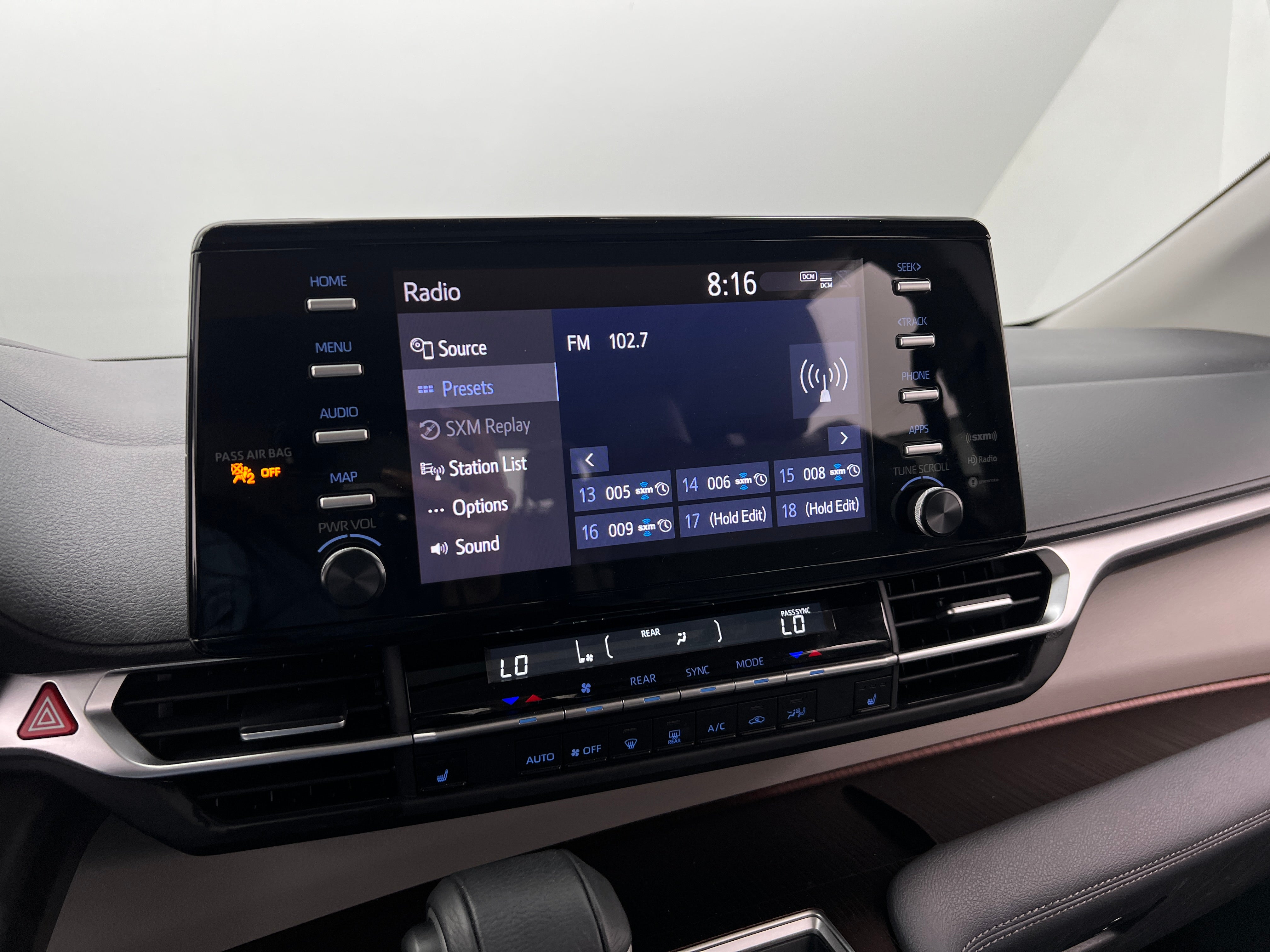 2024 Toyota Sienna XLE 3