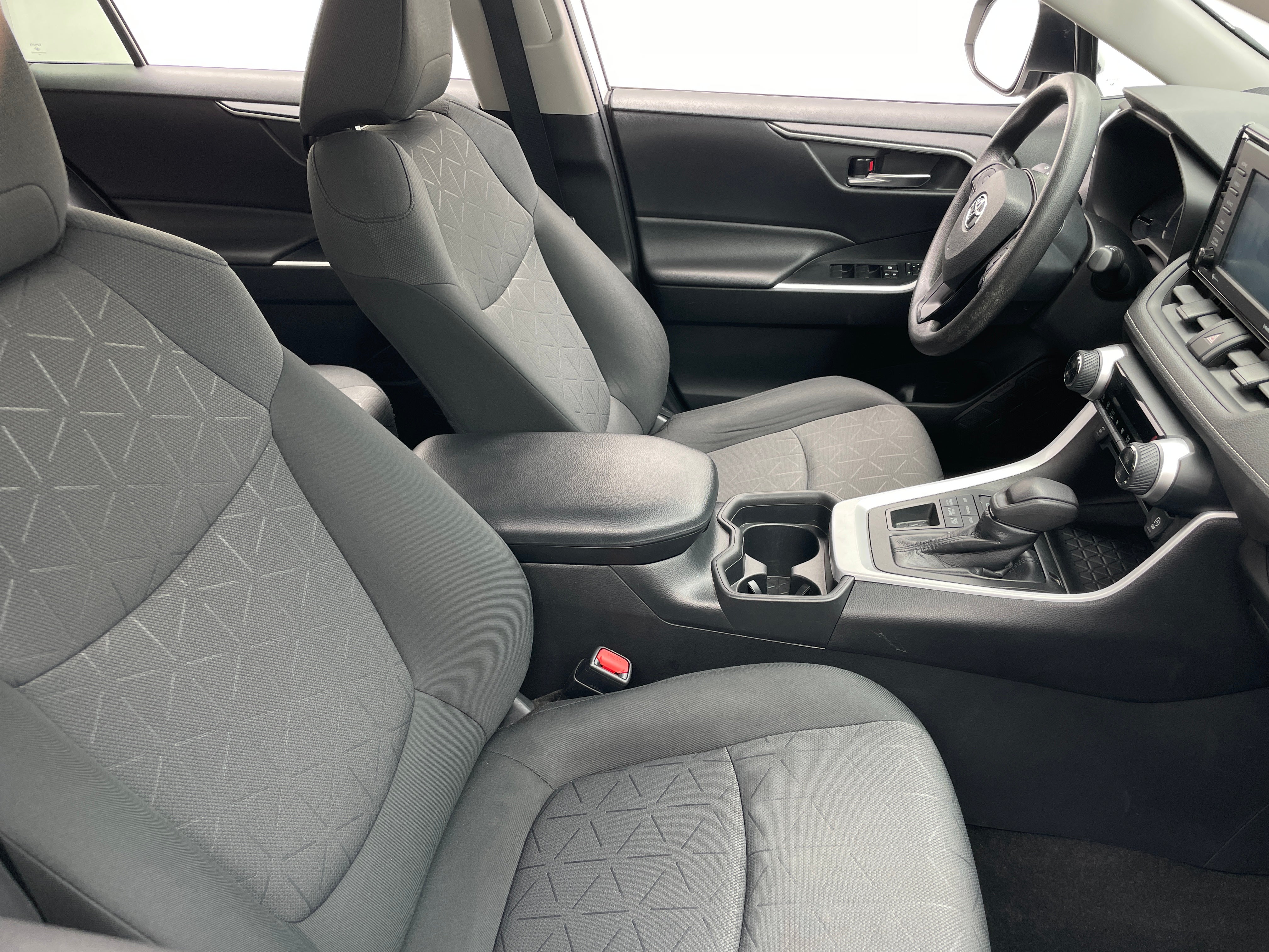 2021 Toyota RAV4 XLE 2