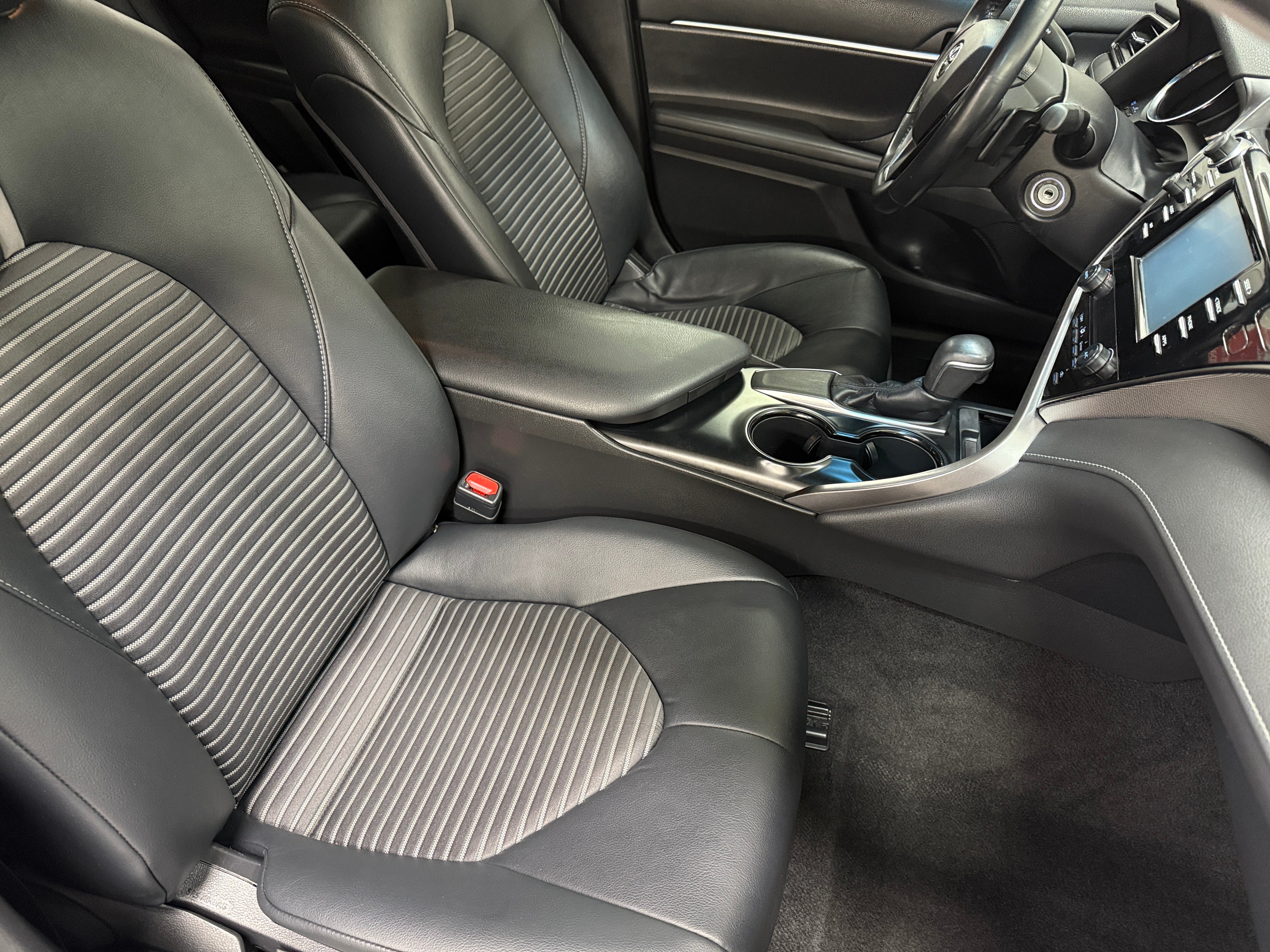 2019 Toyota Camry SE 2
