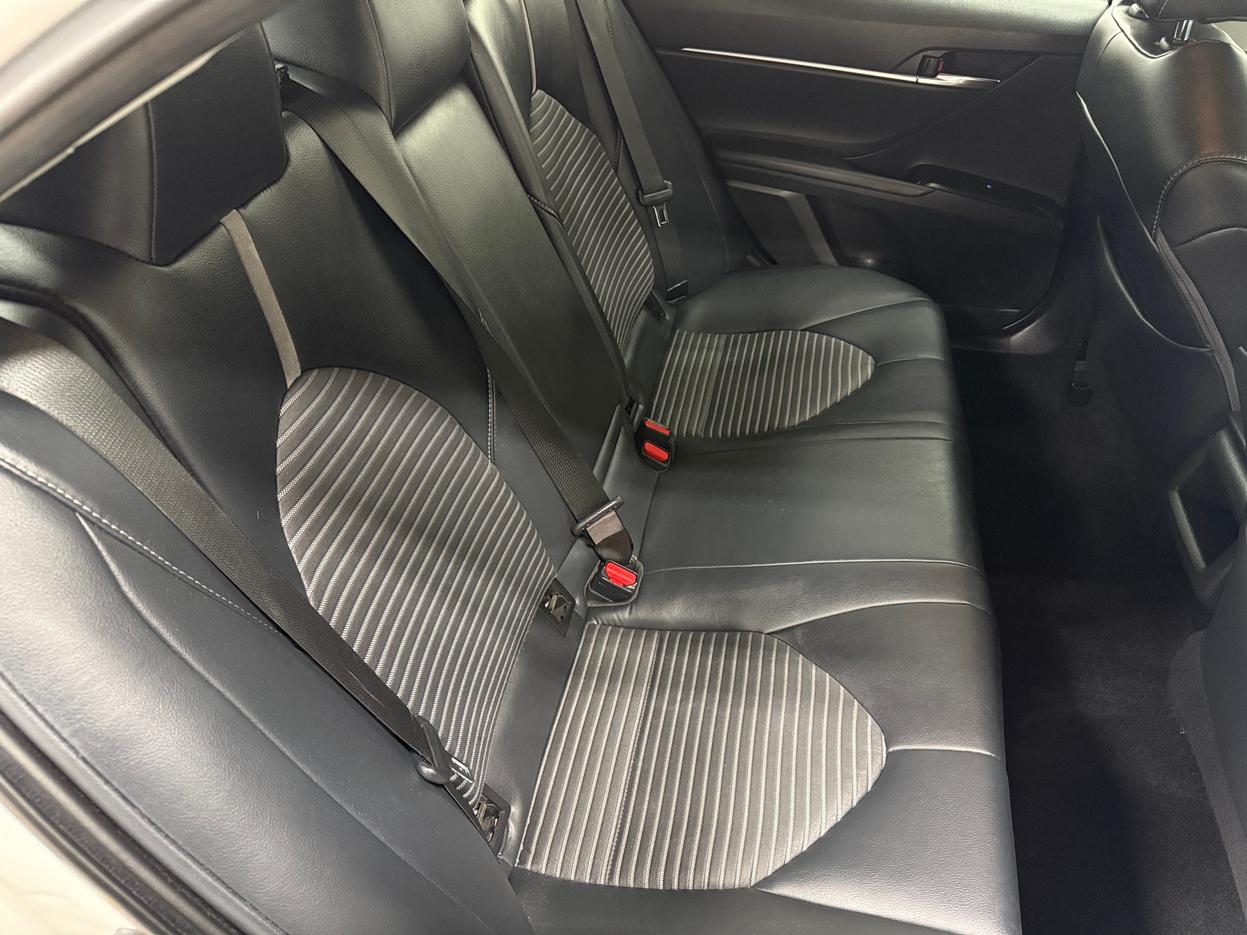 2019 Toyota Camry SE 6