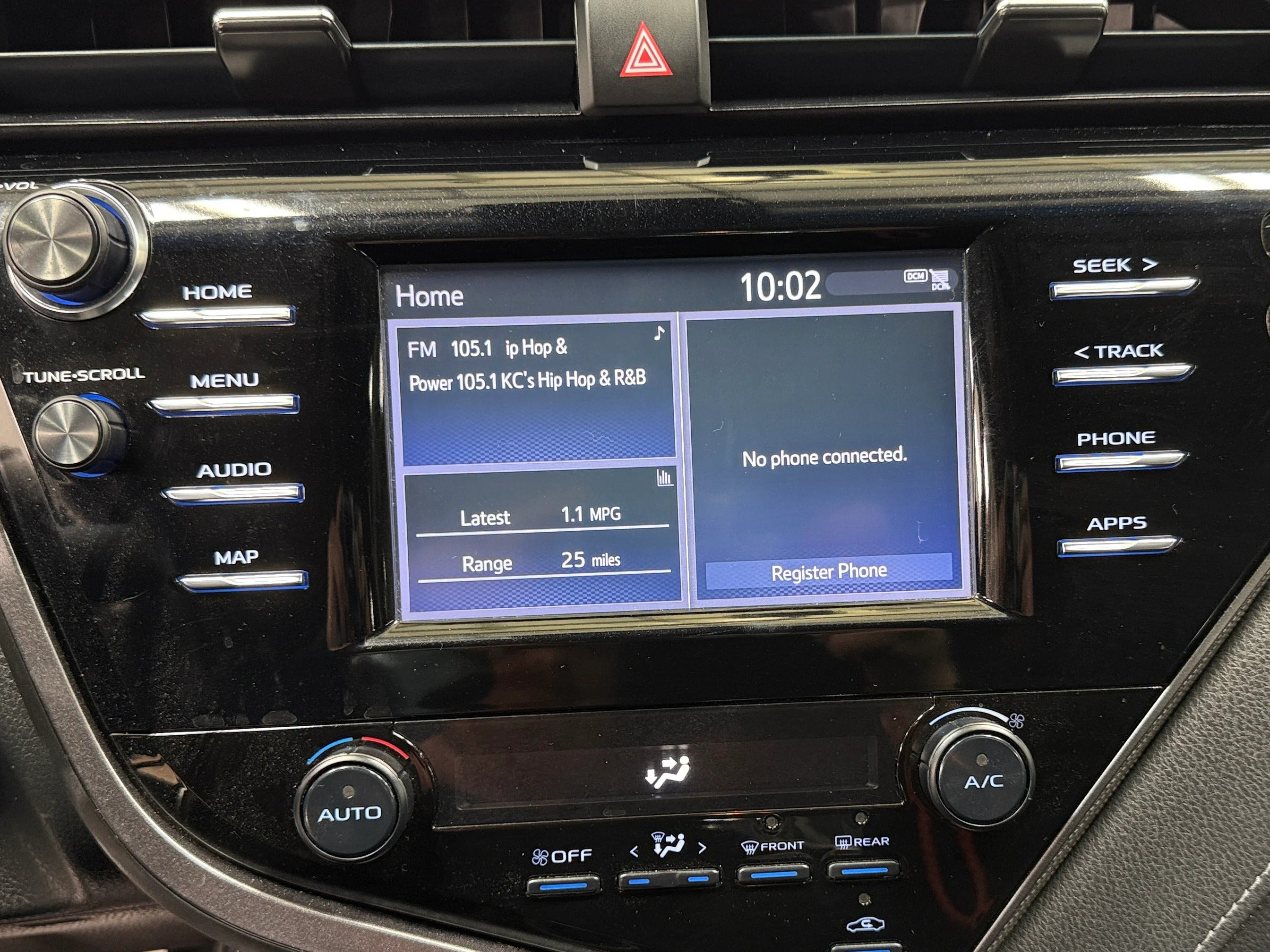 2019 Toyota Camry SE 4
