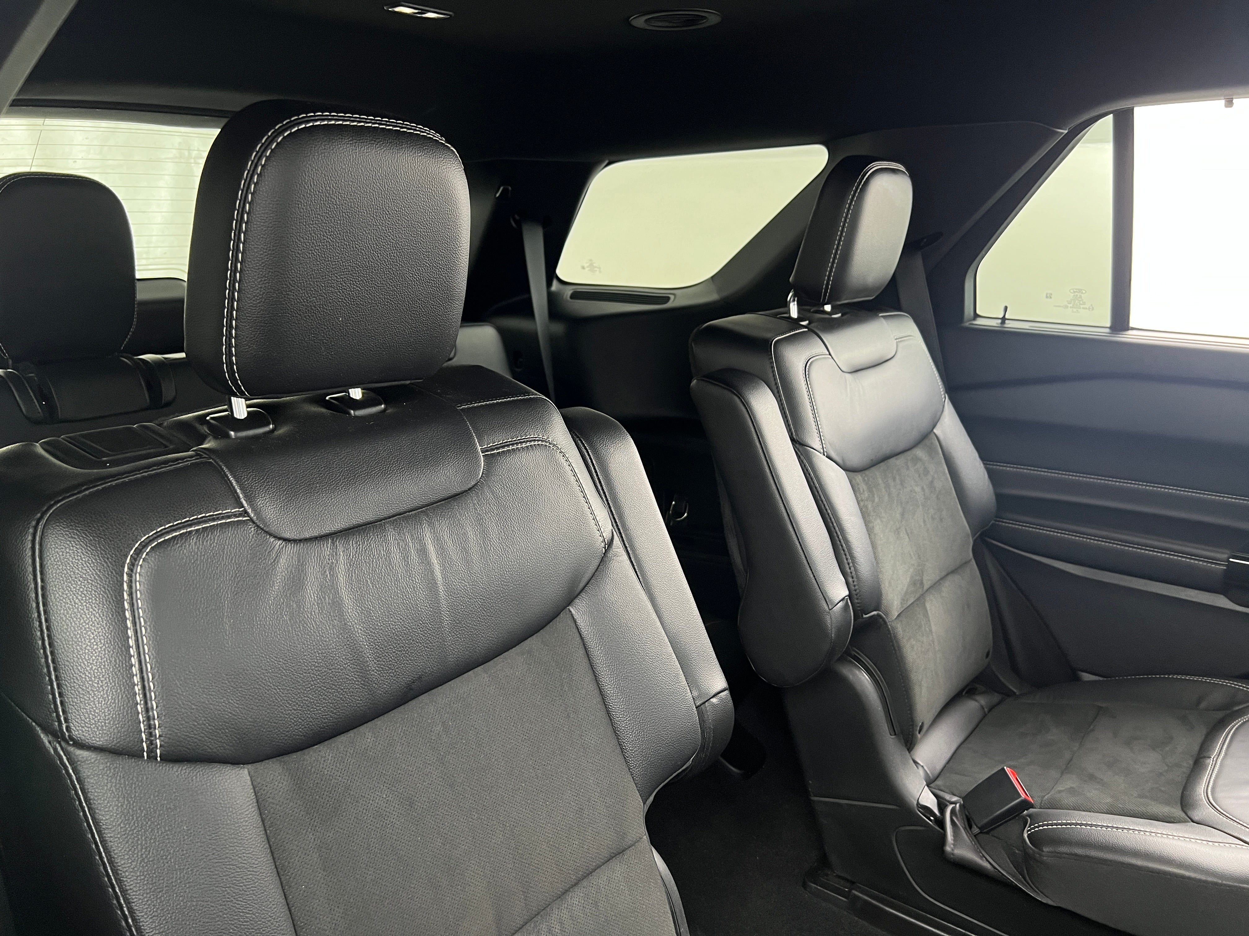 2022 Ford Explorer ST 5