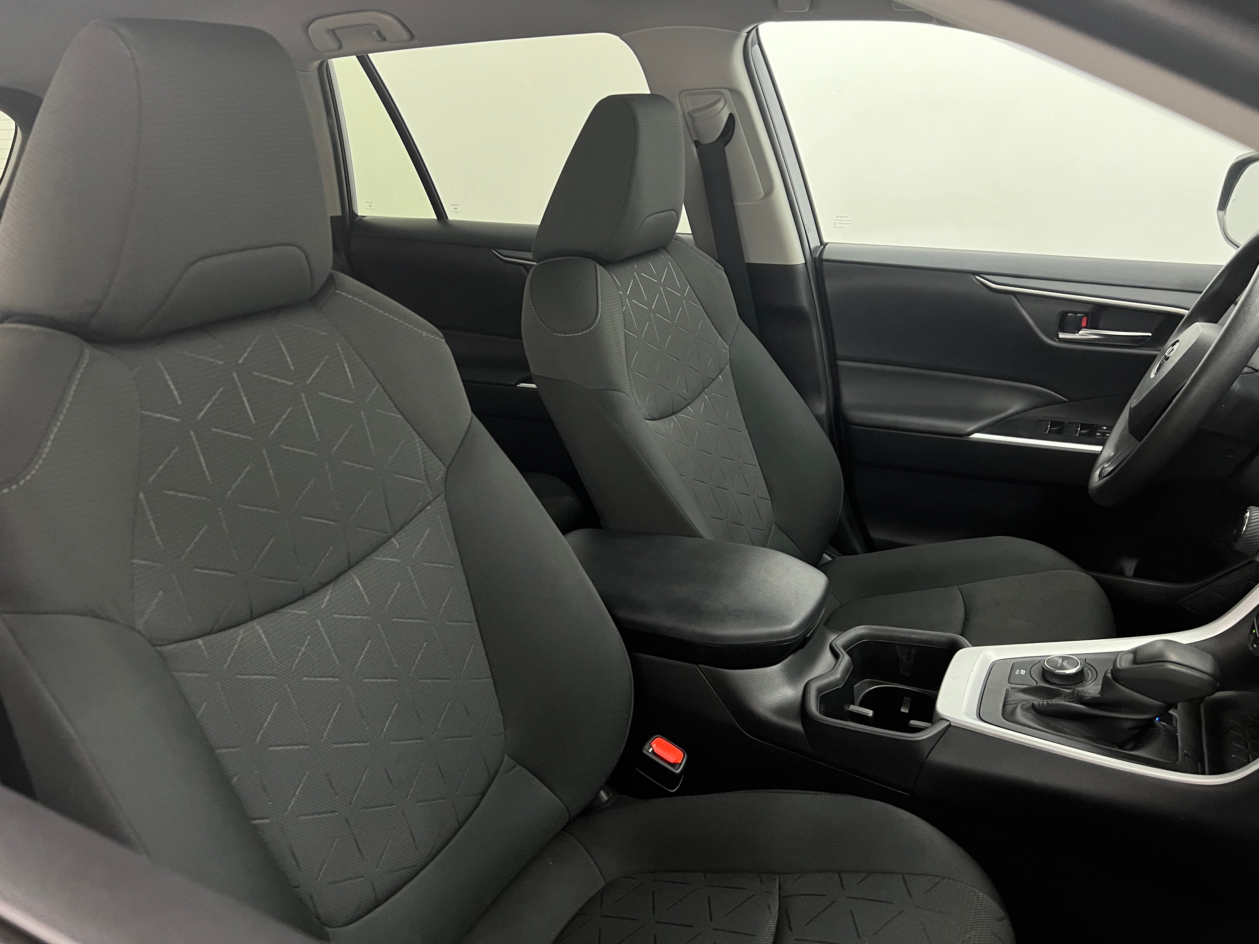 2022 Toyota RAV4 XLE 2