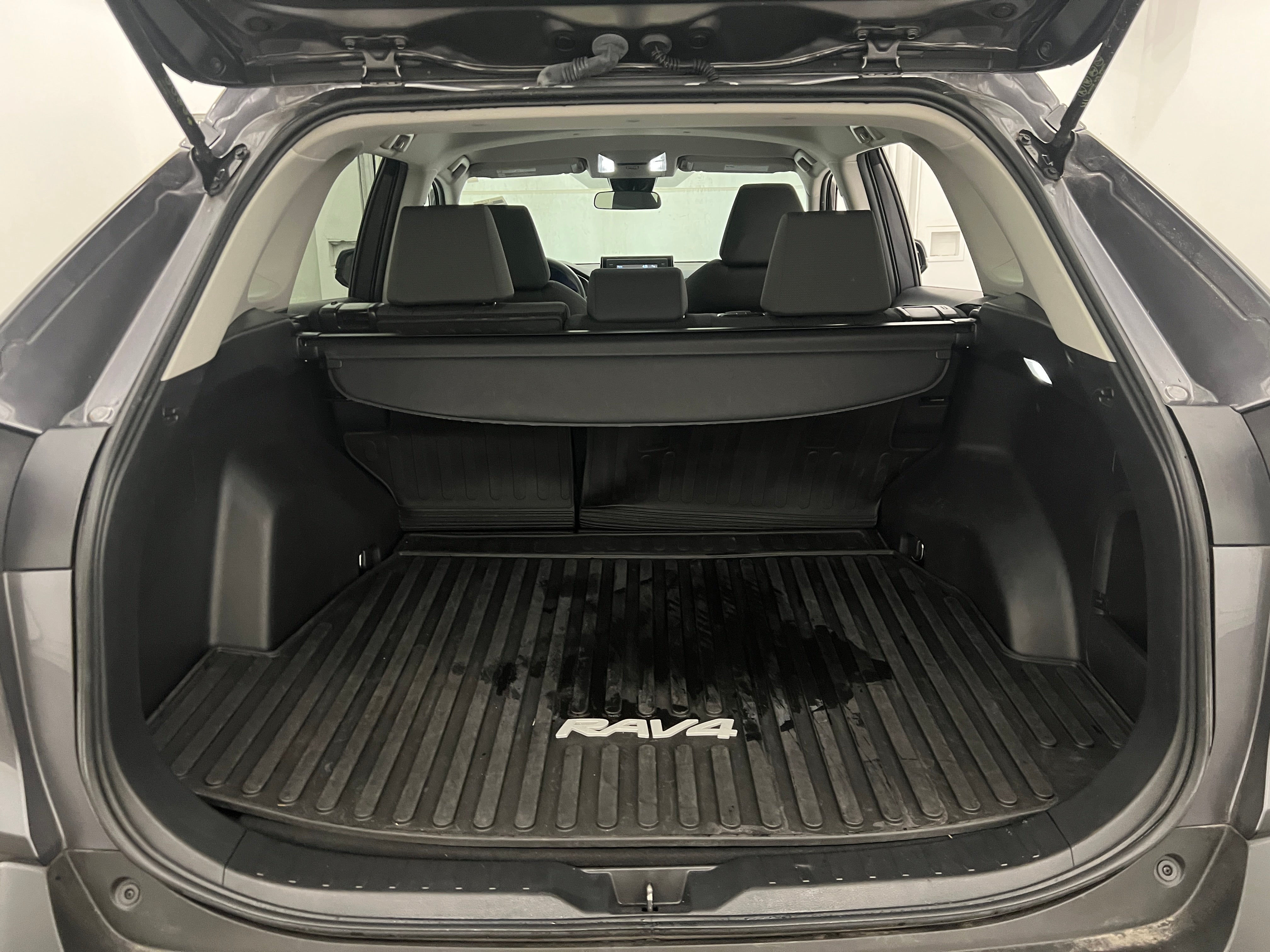 2022 Toyota RAV4 XLE 7