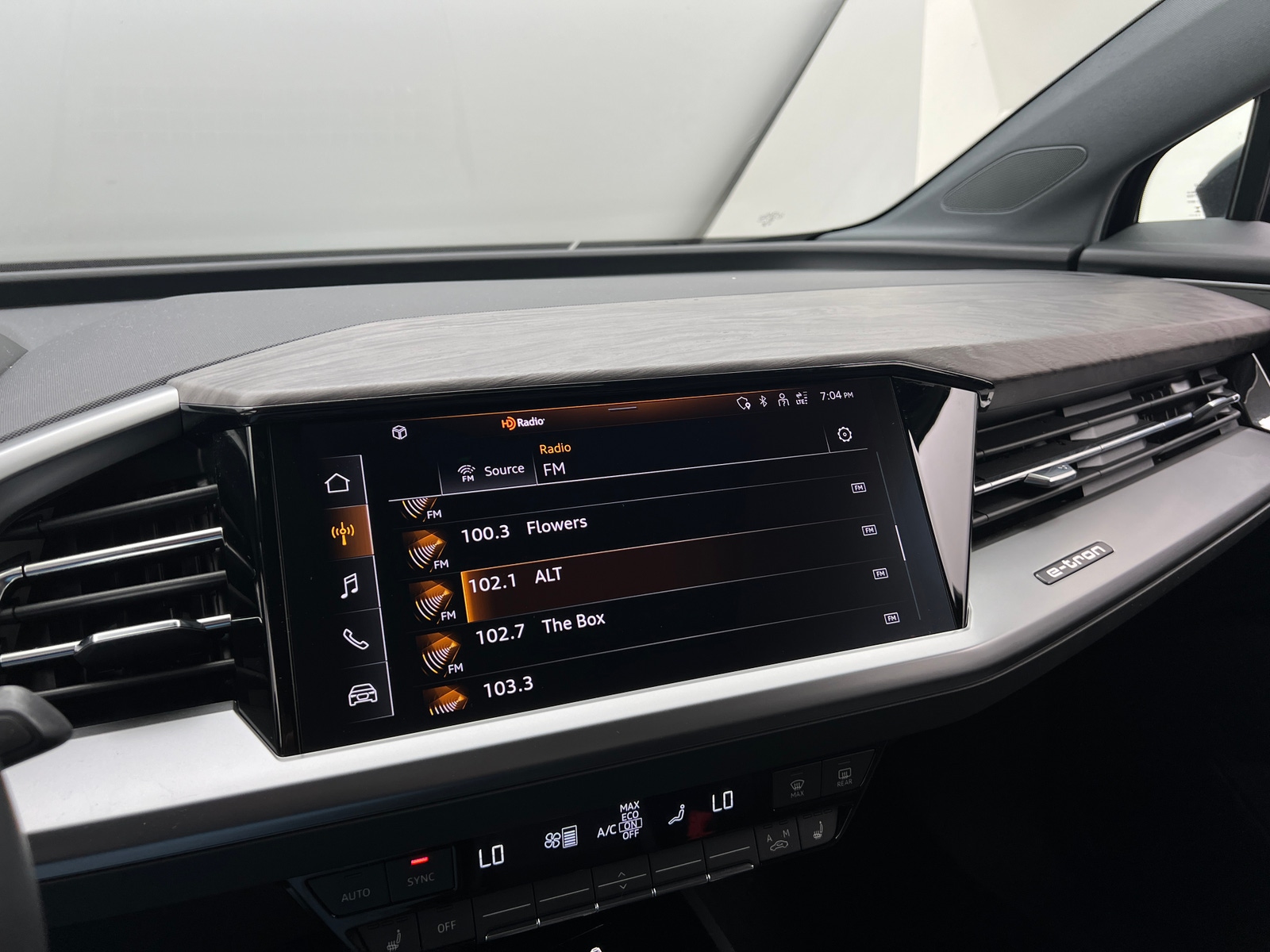 Thumbnail: 2024 Audi Q4 e-tron - 4