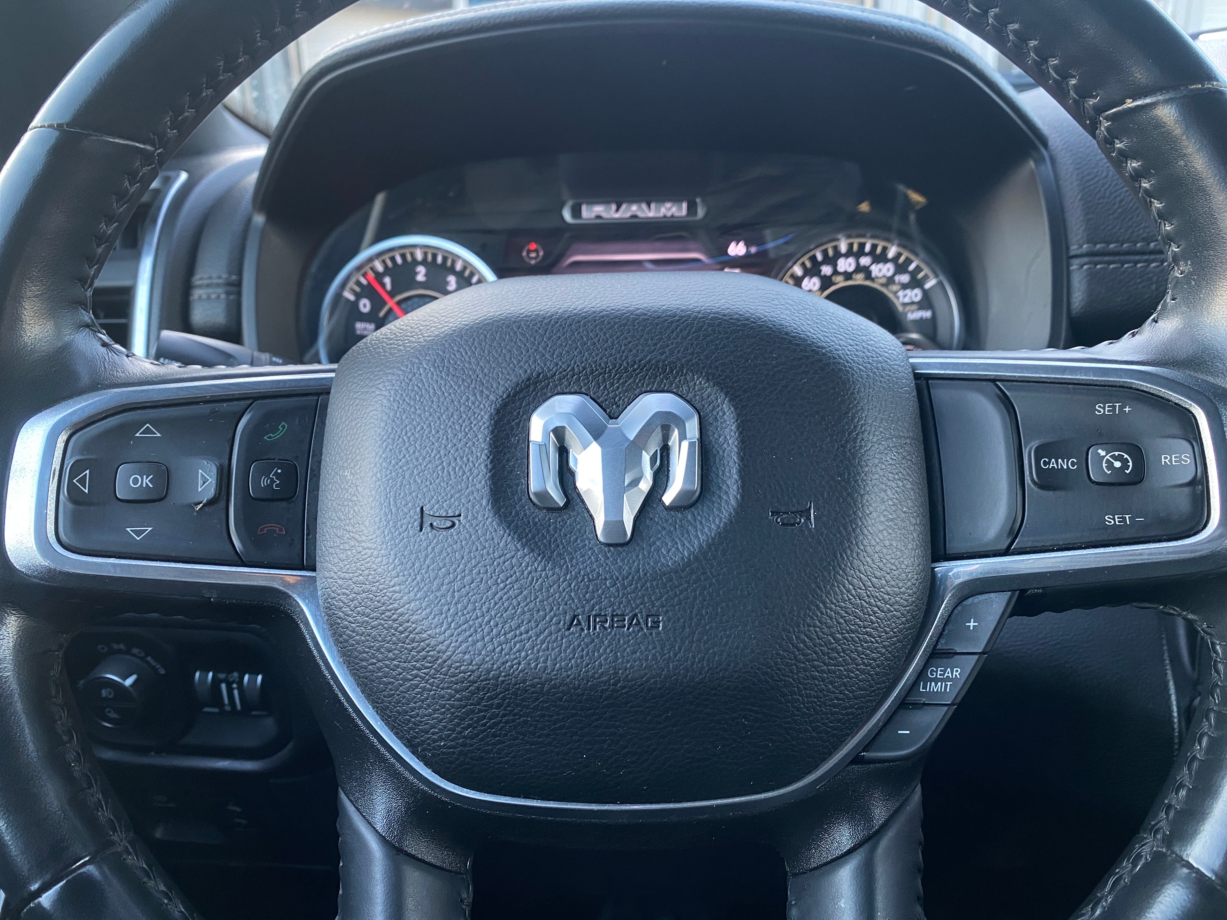 2023 RAM 1500 Laramie 4