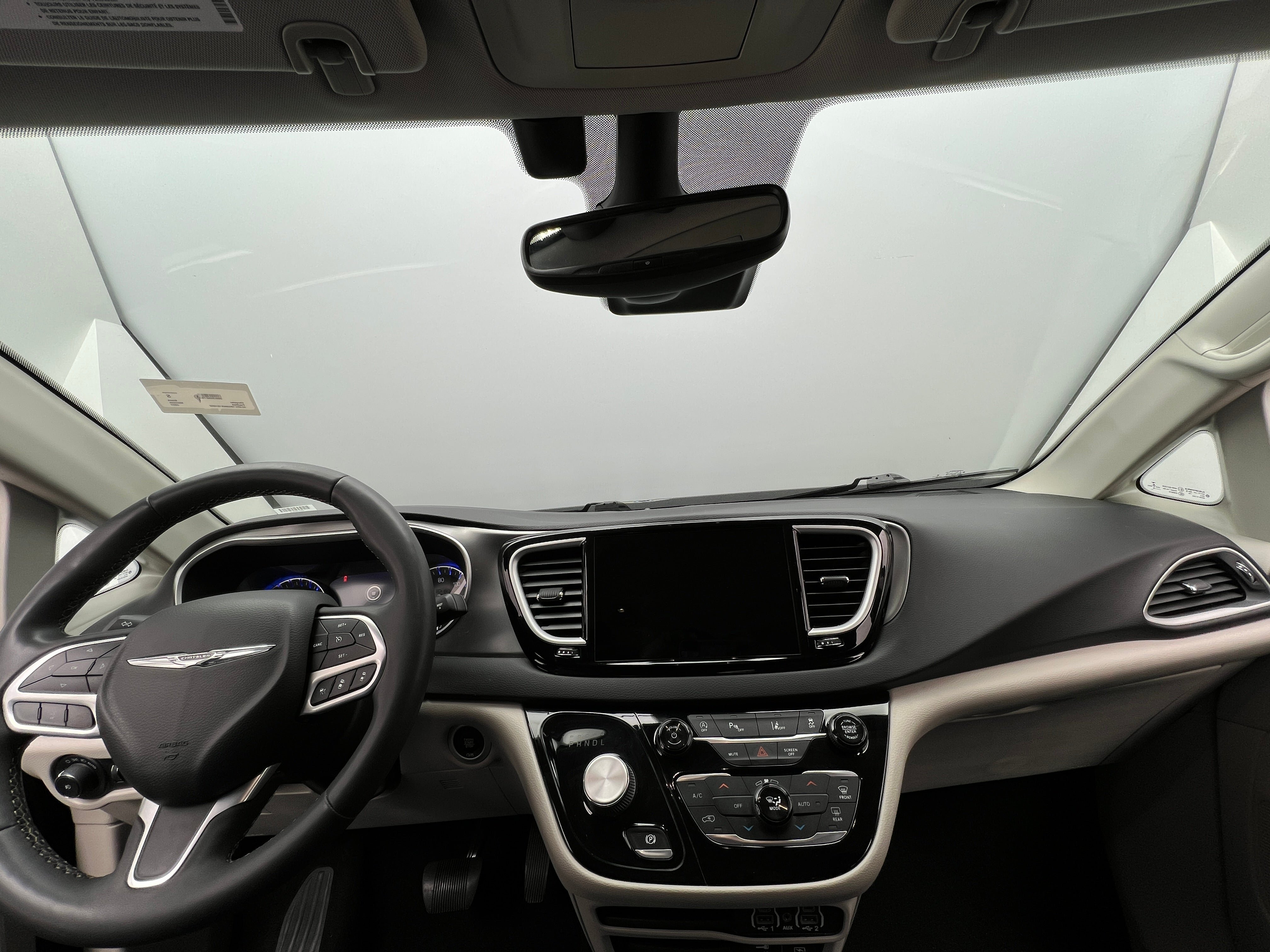 2022 Chrysler Pacifica Touring L 2
