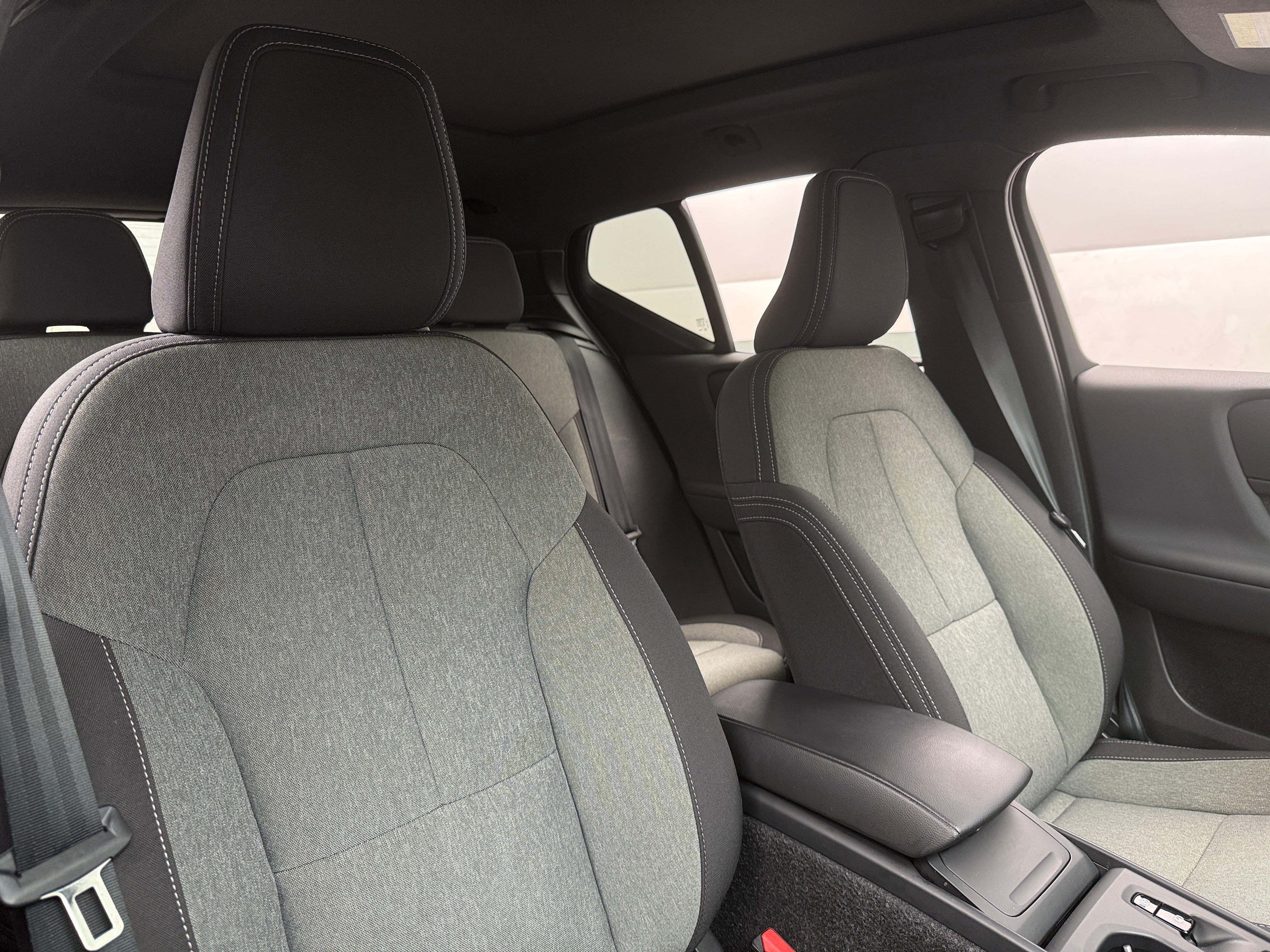 2024 Volvo XC40 B5 Core 2