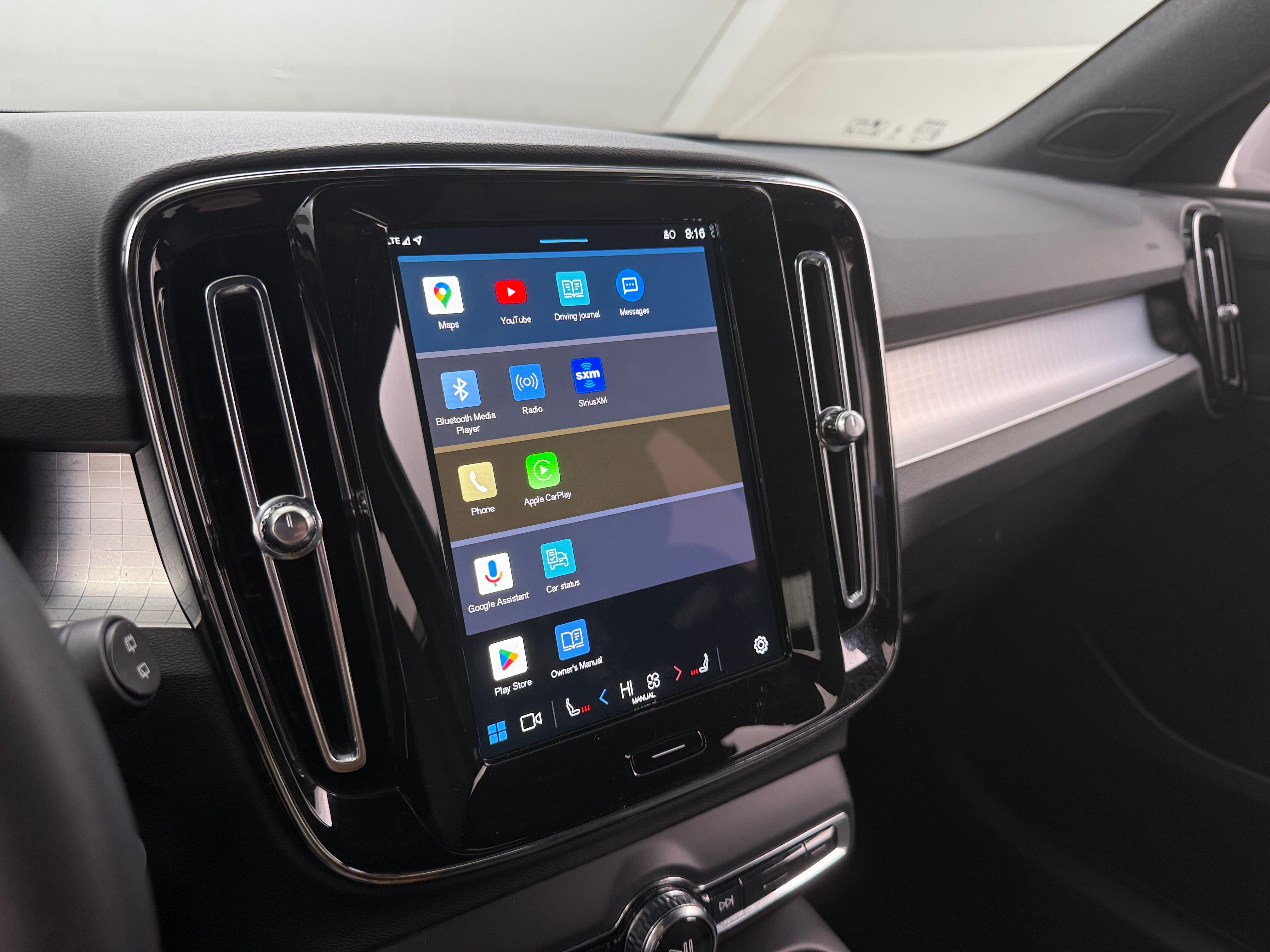 2024 Volvo XC40 B5 Core 4