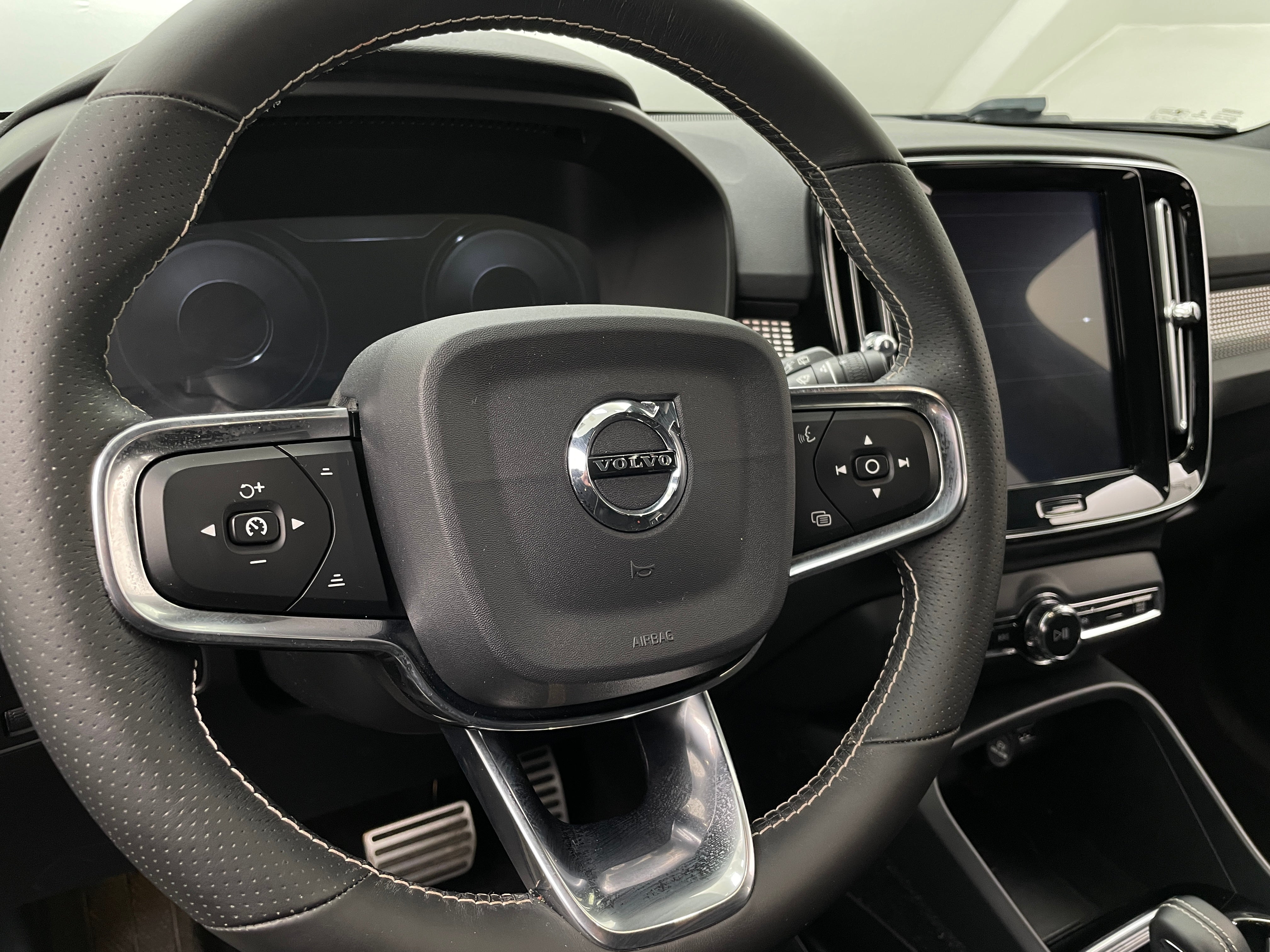 2021 Volvo XC40 T5 R-Design 4