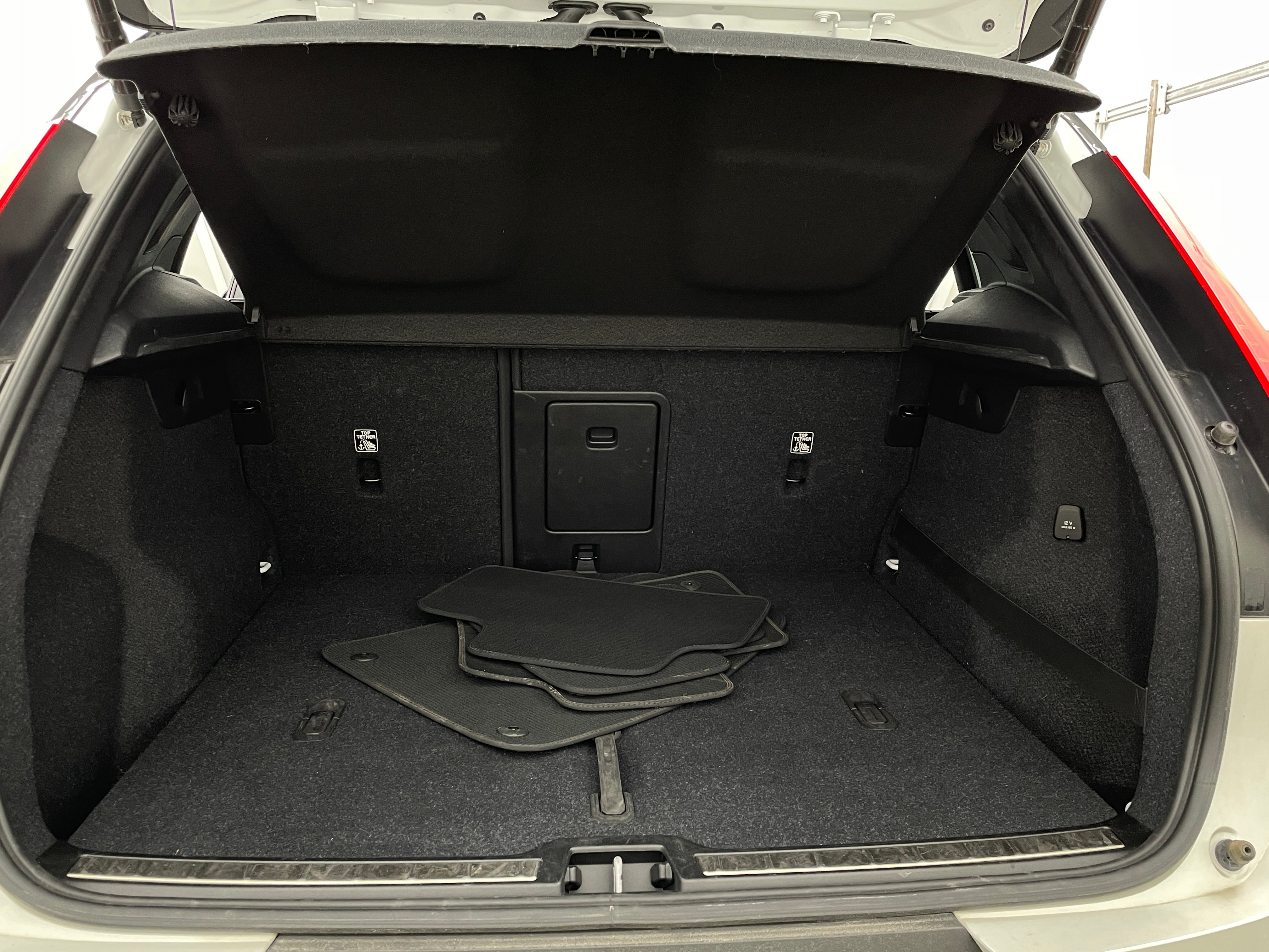 2021 Volvo XC40 T5 R-Design 6