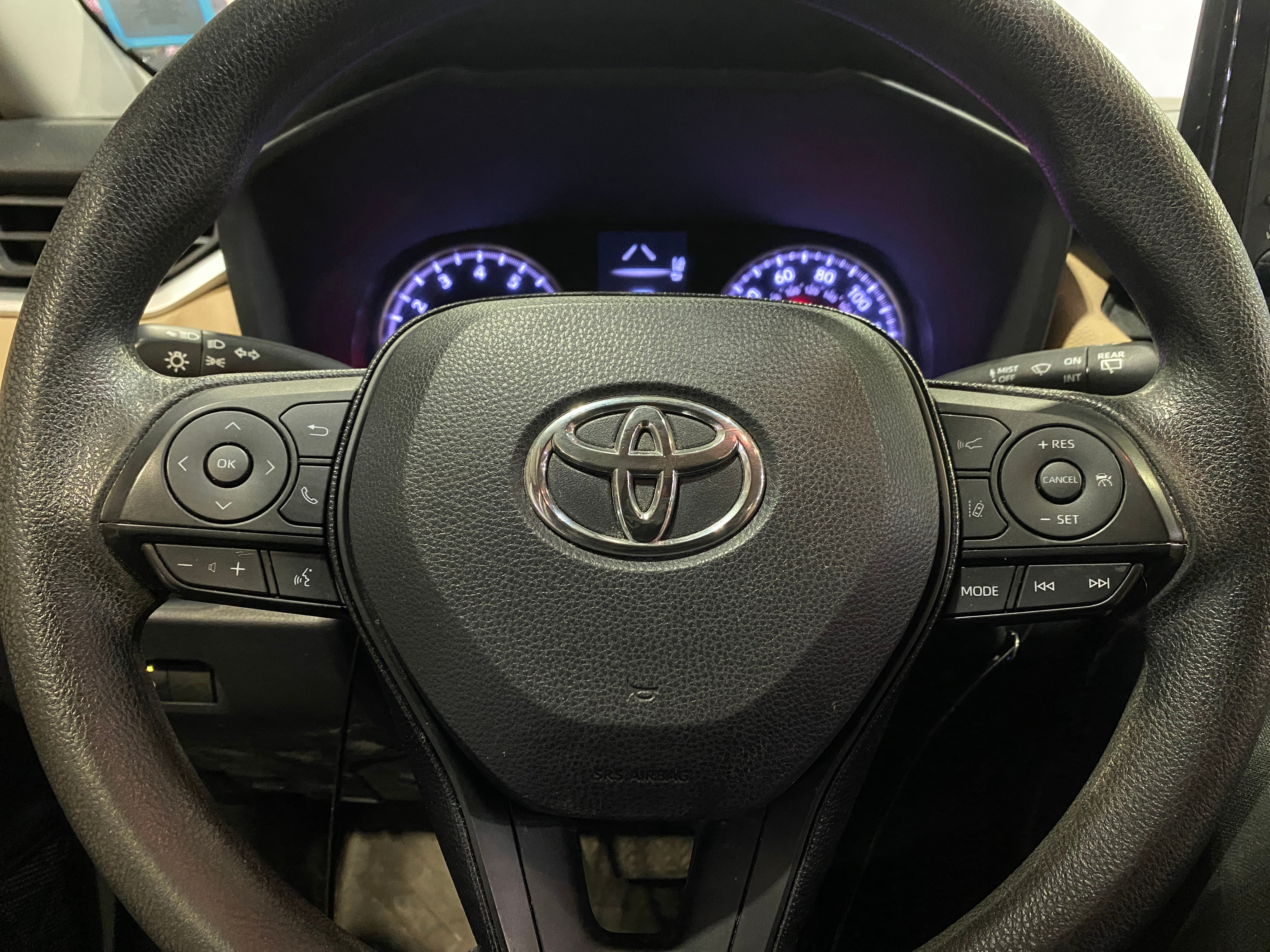 2020 Toyota RAV4 LE 5