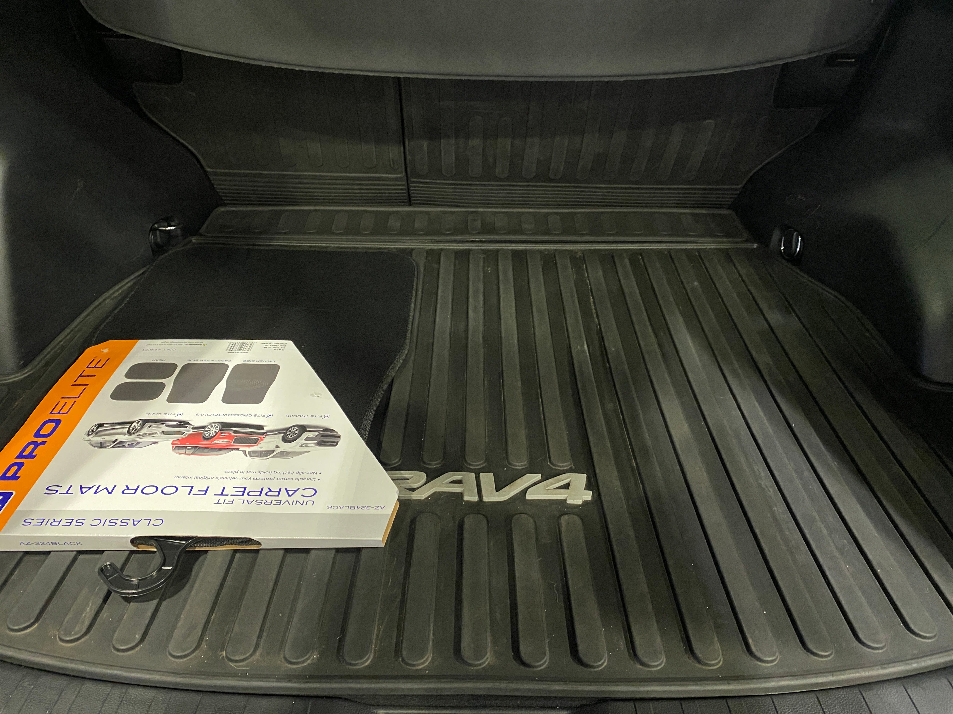 2020 Toyota RAV4 LE 7