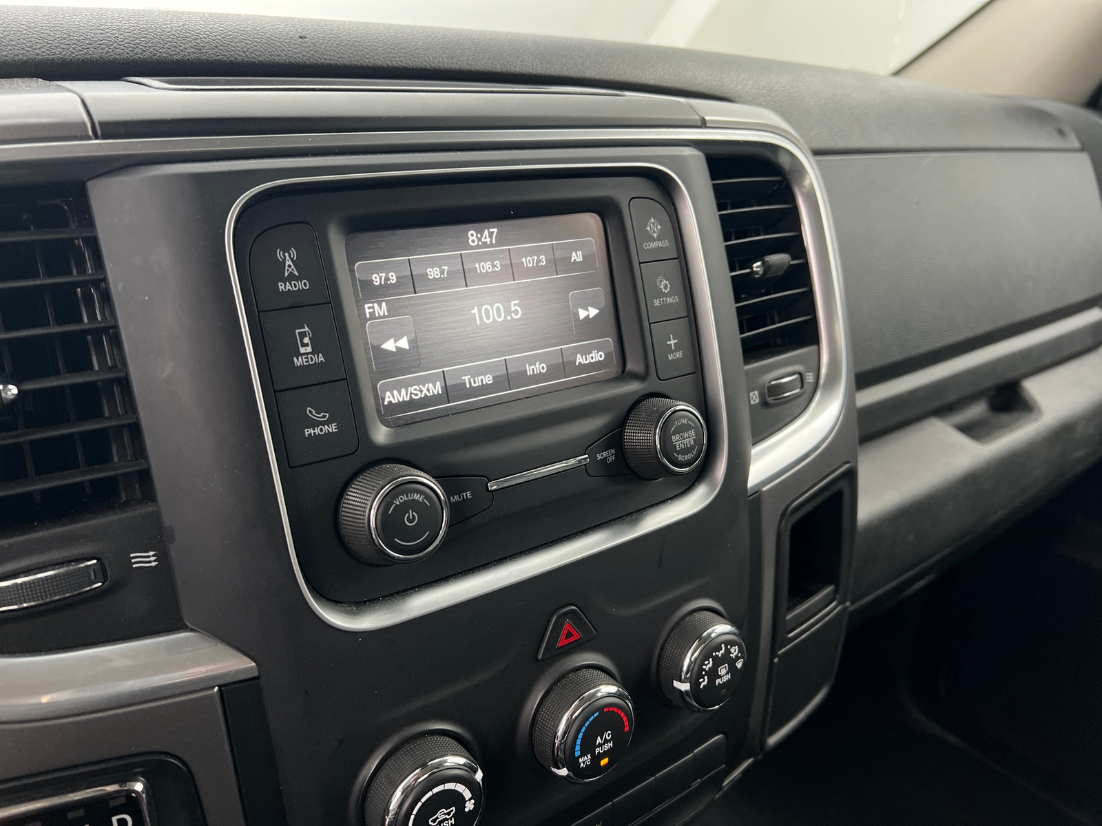Thumbnail: 2022 RAM 1500 Classic - 4