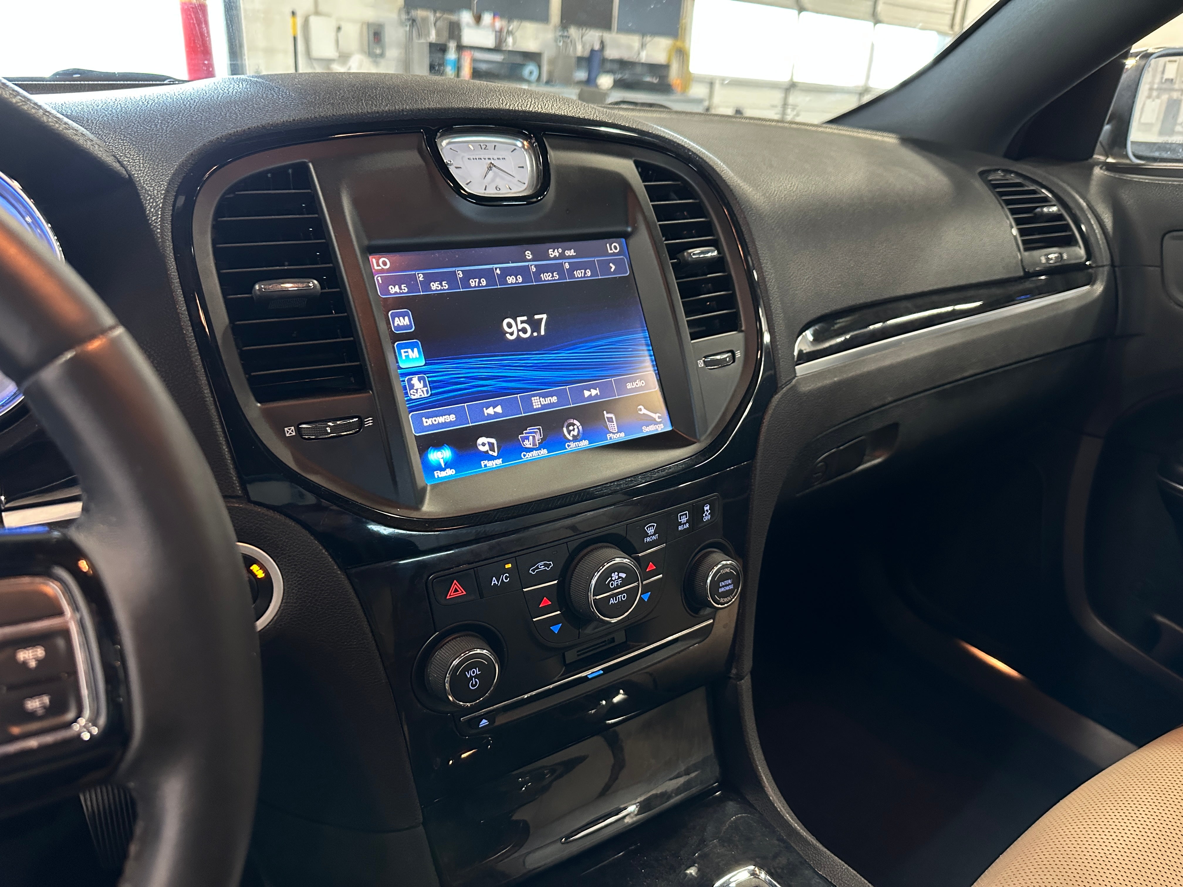 2014 Chrysler 300  4