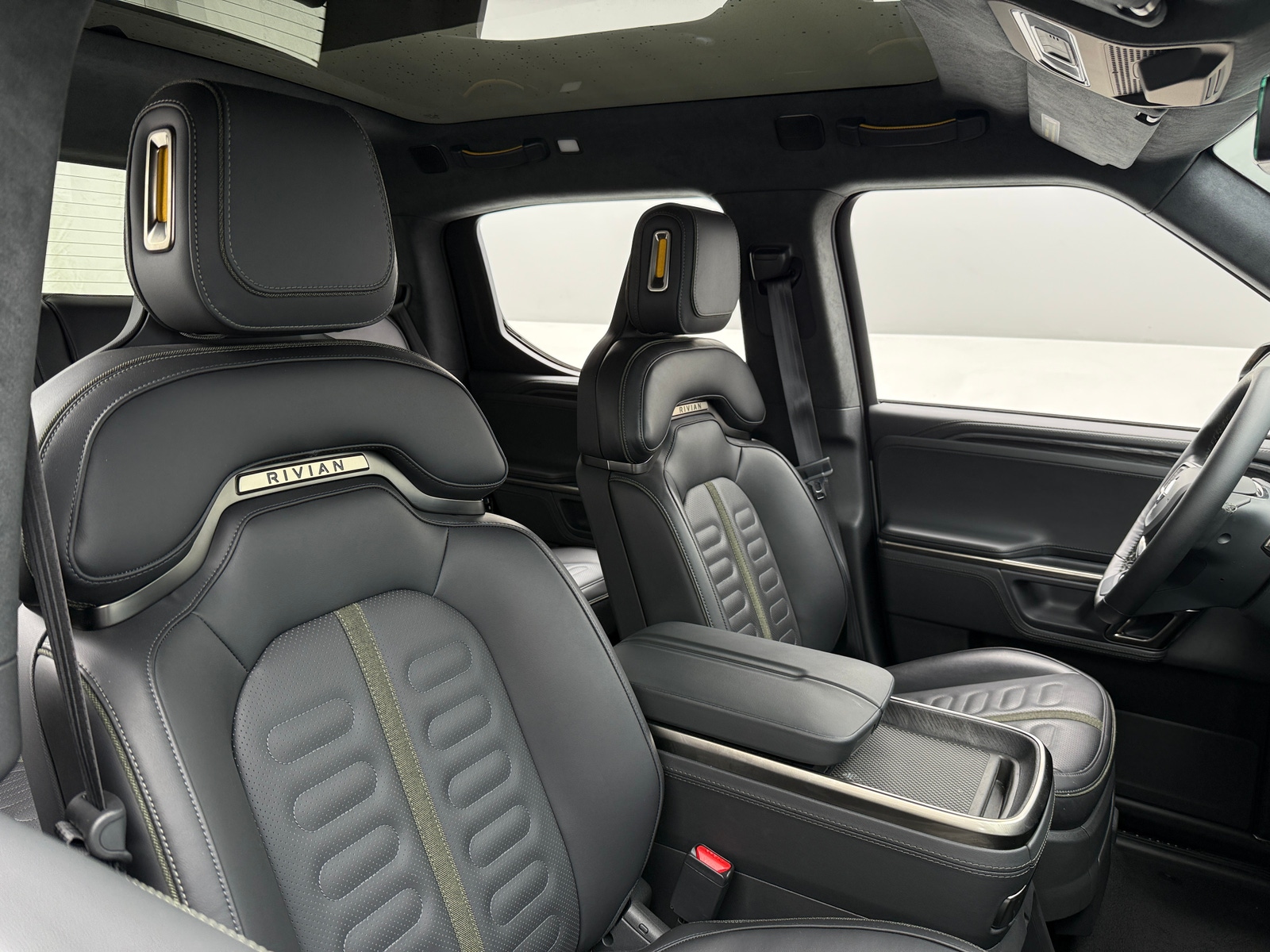 Thumbnail: 2024 Rivian R1T - 2