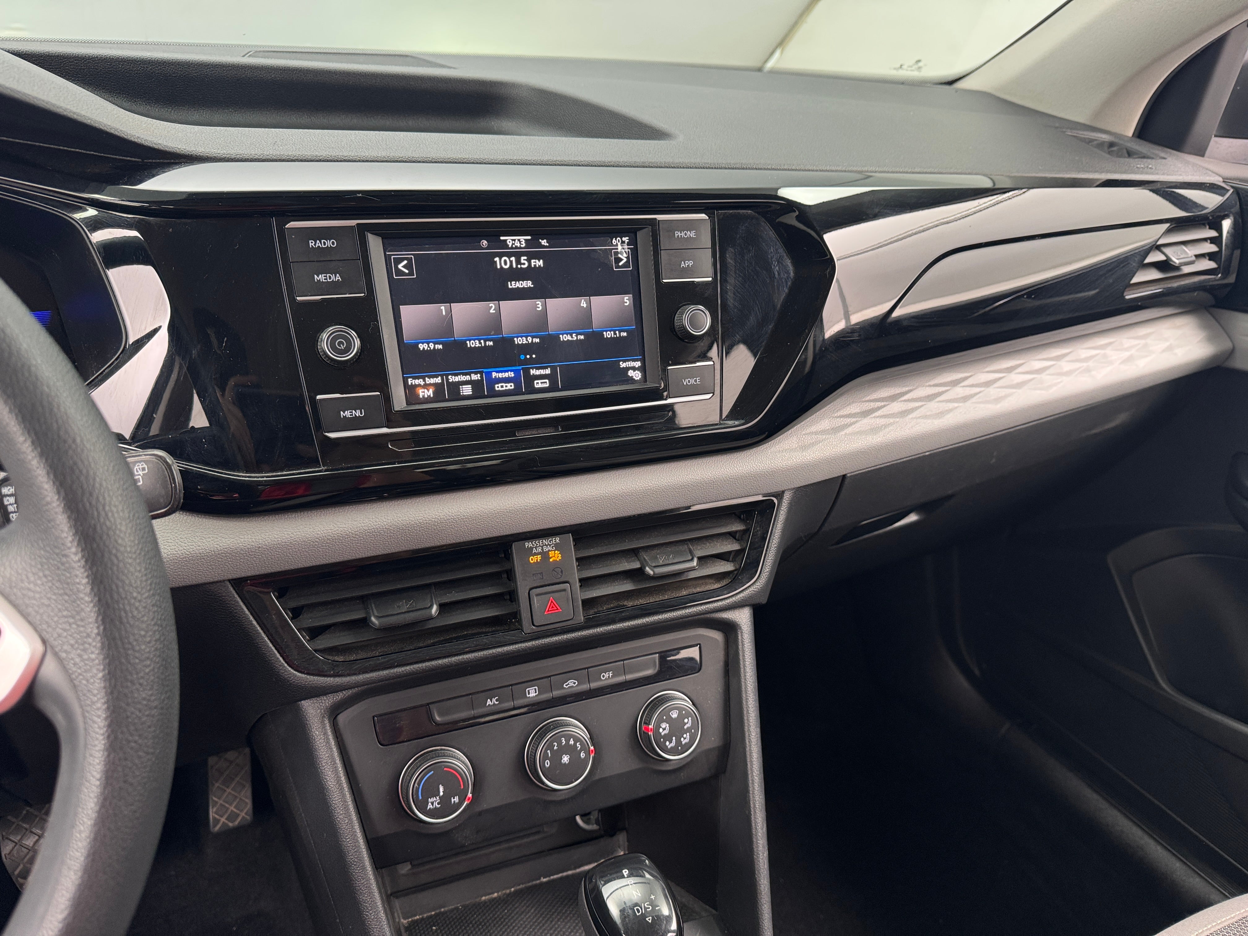2022 Volkswagen Taos S 4