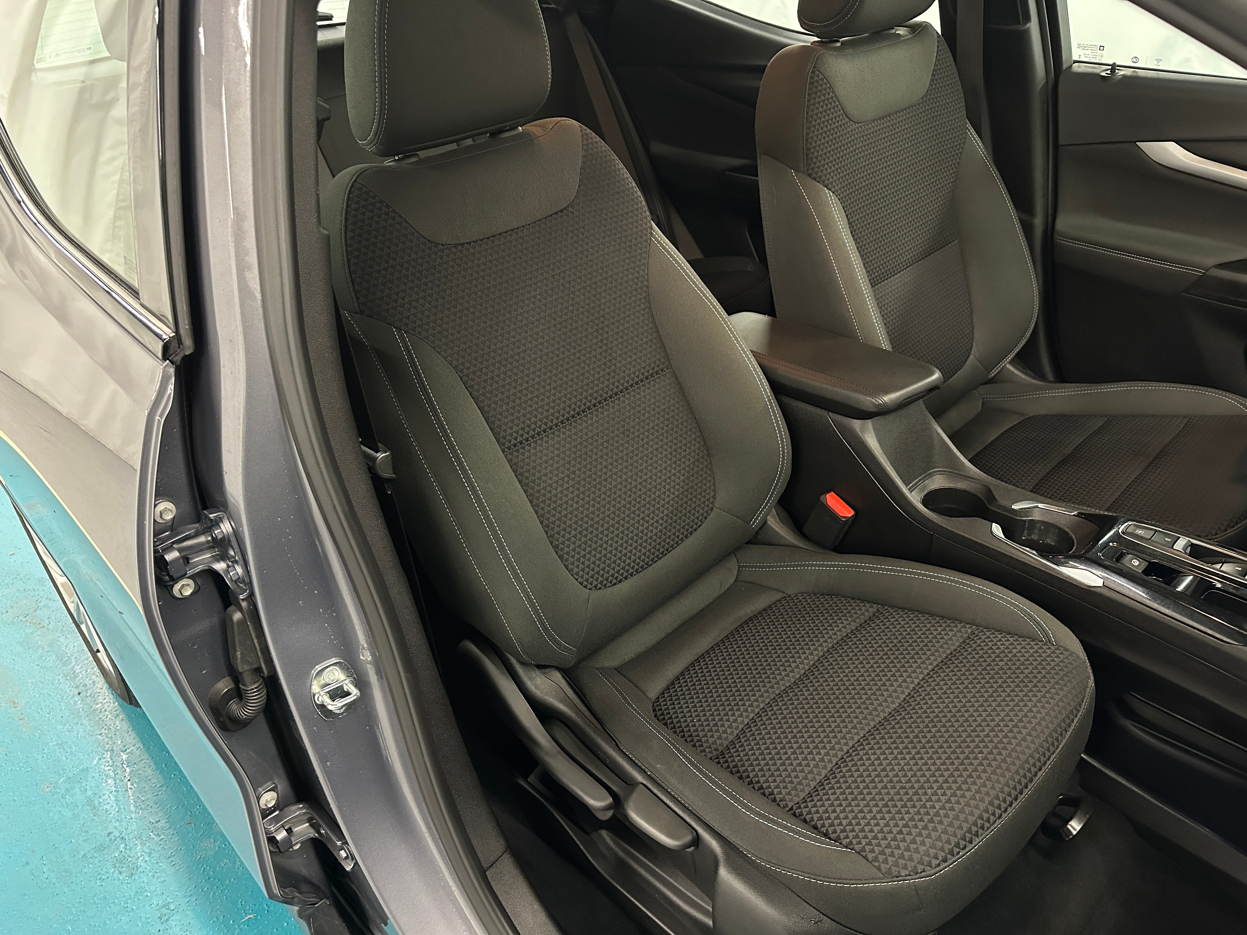2023 Chevrolet Bolt EUV LT 2
