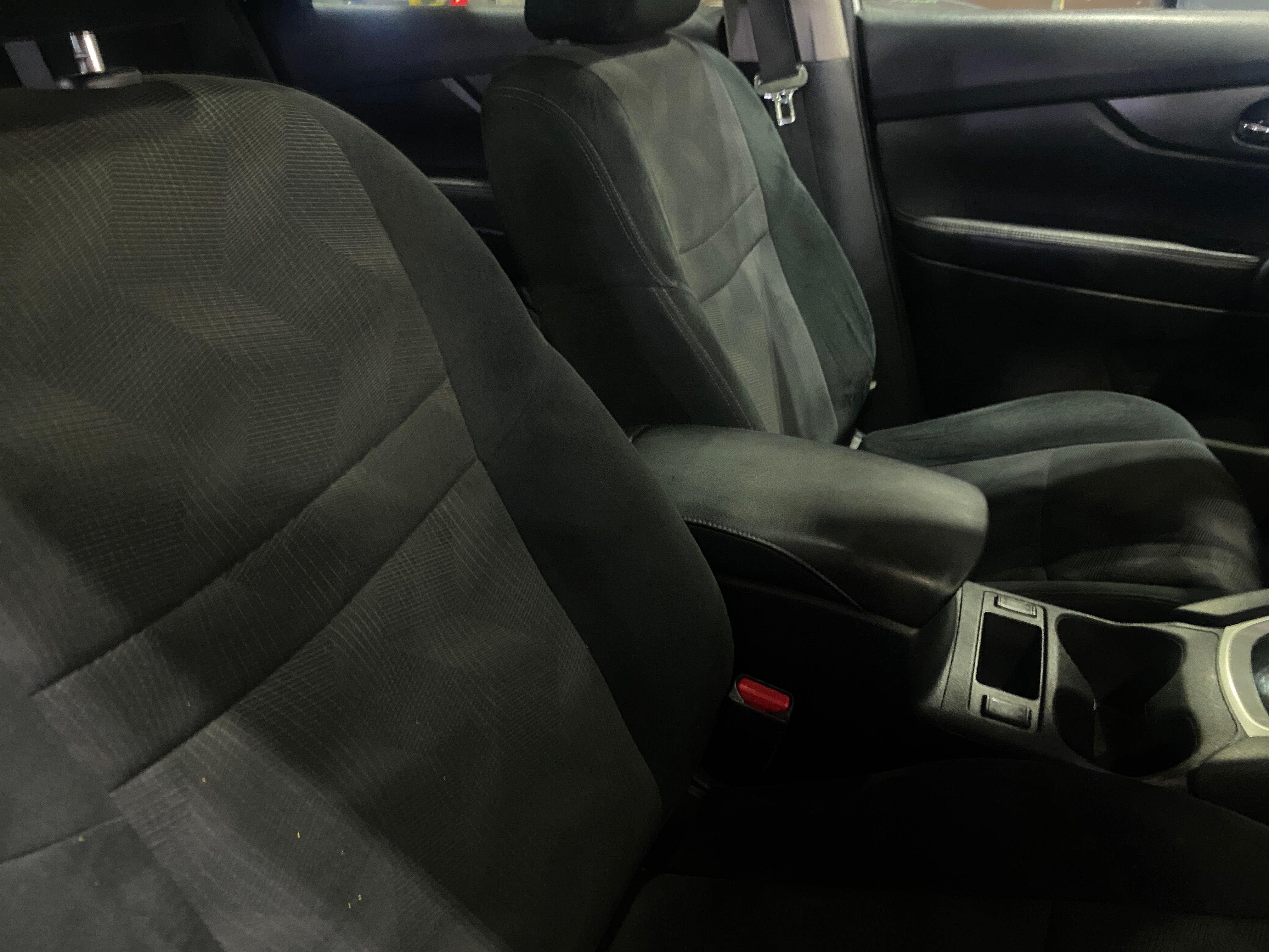 2016 Nissan Rogue SV 2