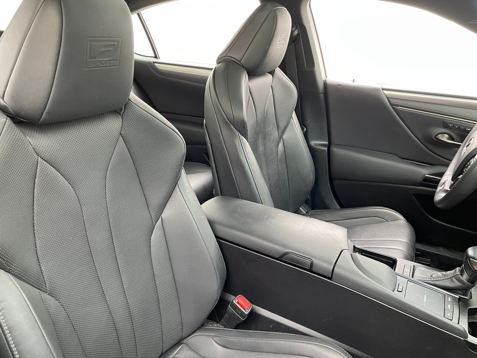 Thumbnail: 2022 Lexus ES - 2