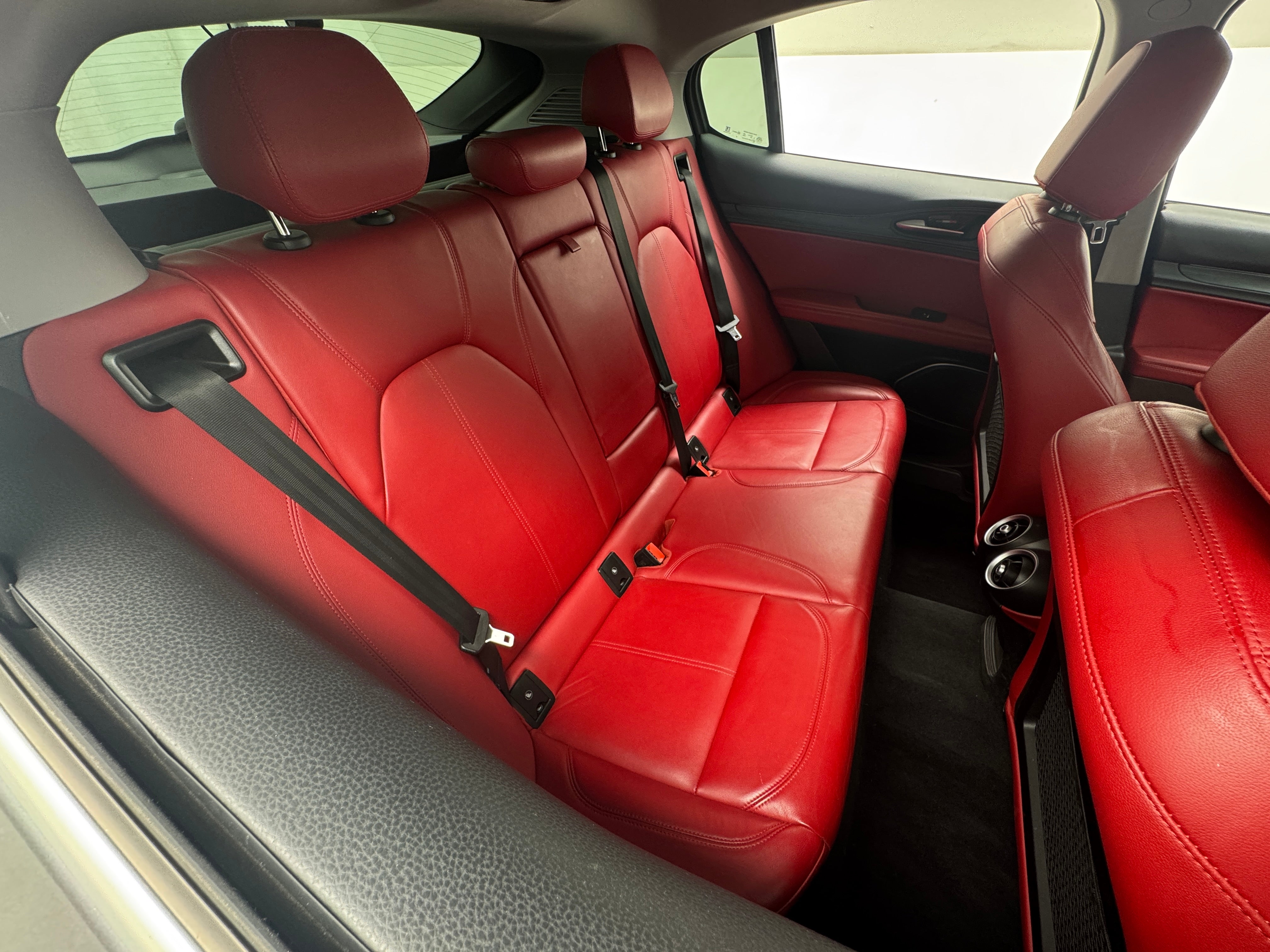 2018 Alfa Romeo Stelvio Base 5